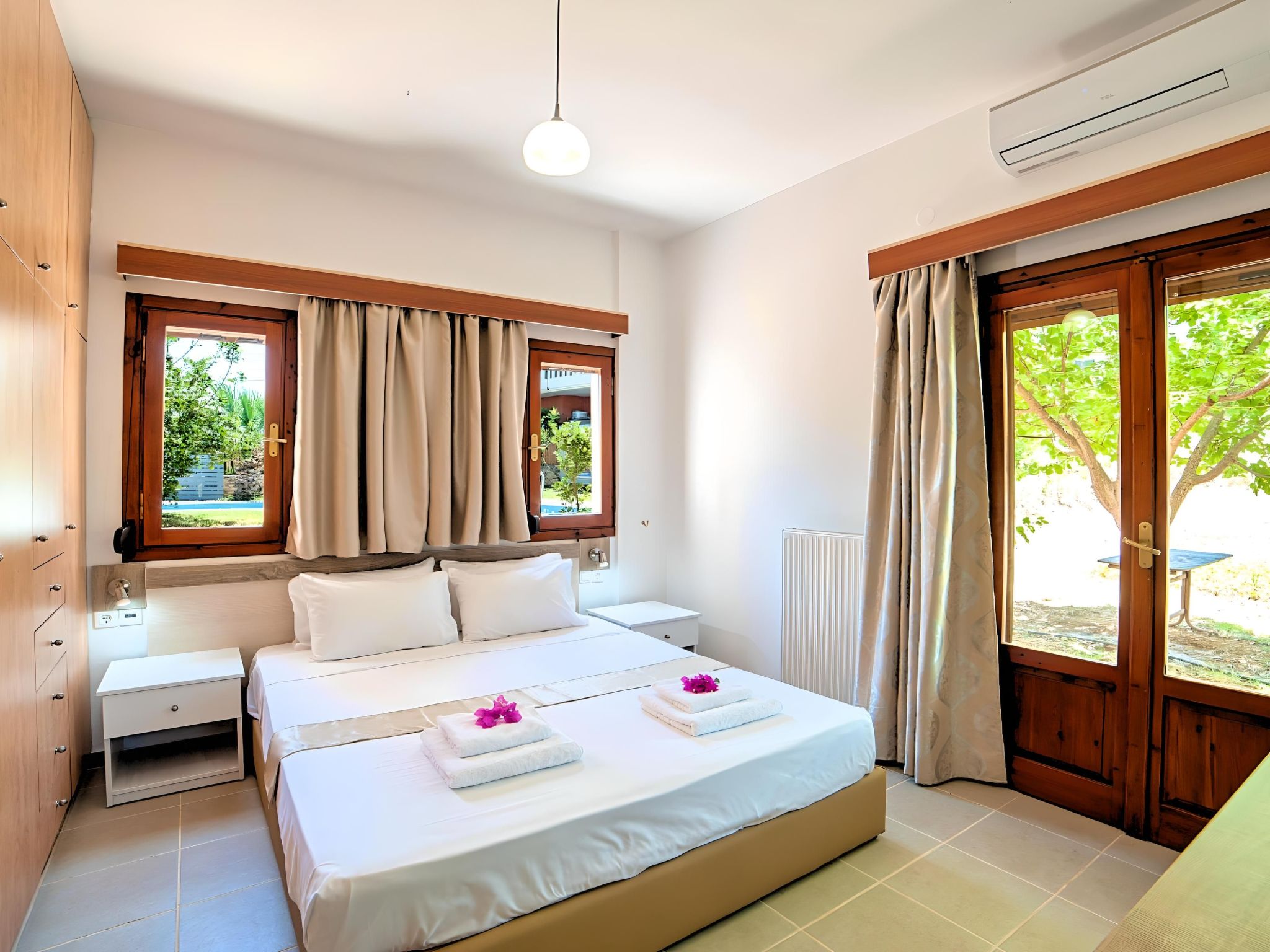 In Paralia Kourna mit Grill, Terrasse und Garten-Image-tags.info