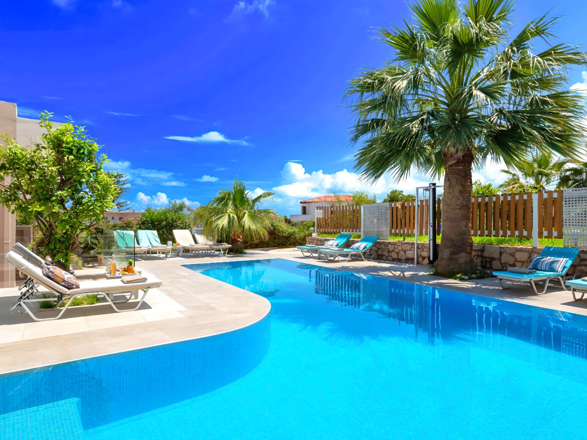 In Paralia Kourna mit Grill, Terrasse und Garten-Image-tags.info