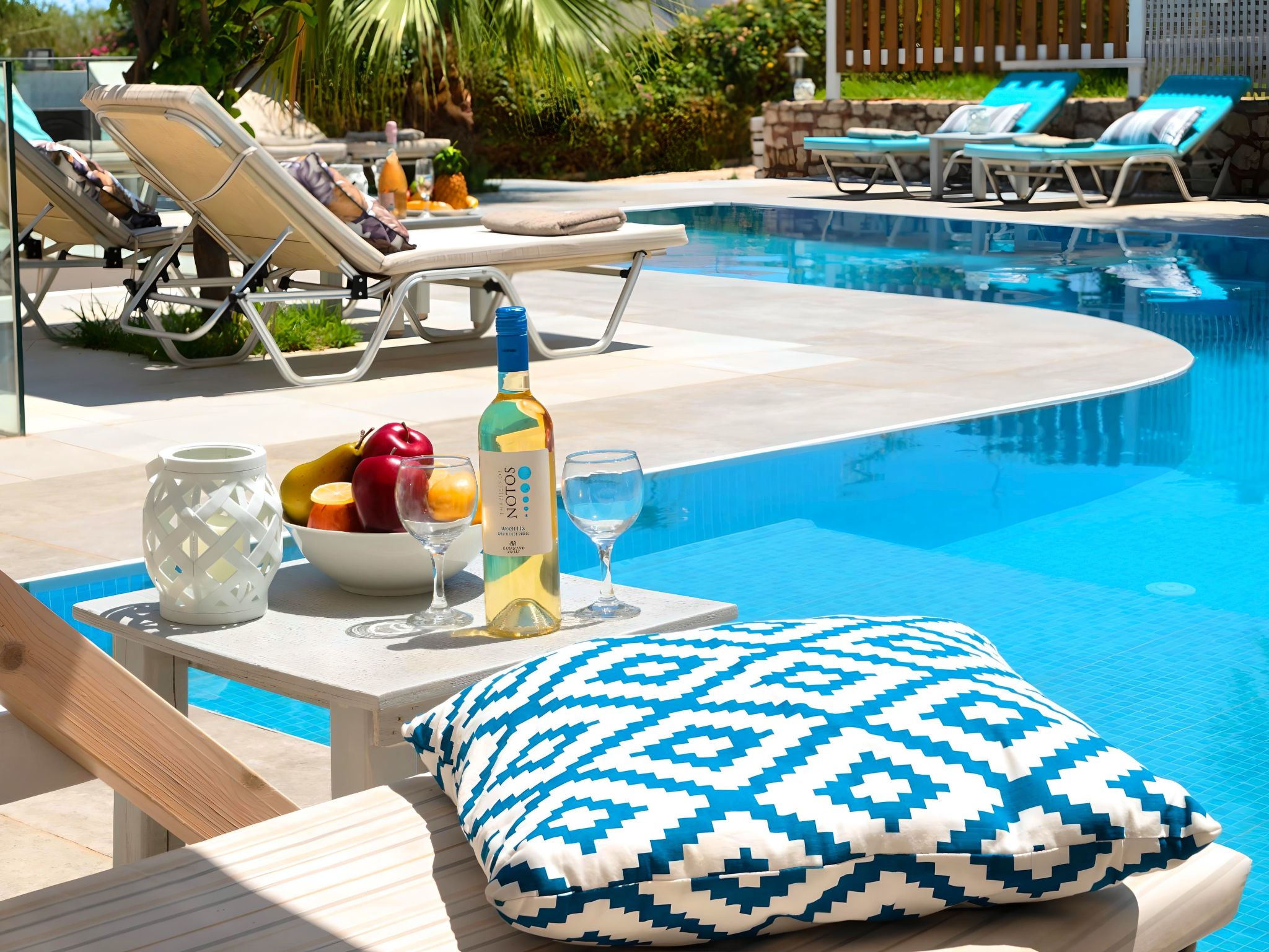 In Paralia Kourna mit Grill, Terrasse und Garten-Image-tags.info