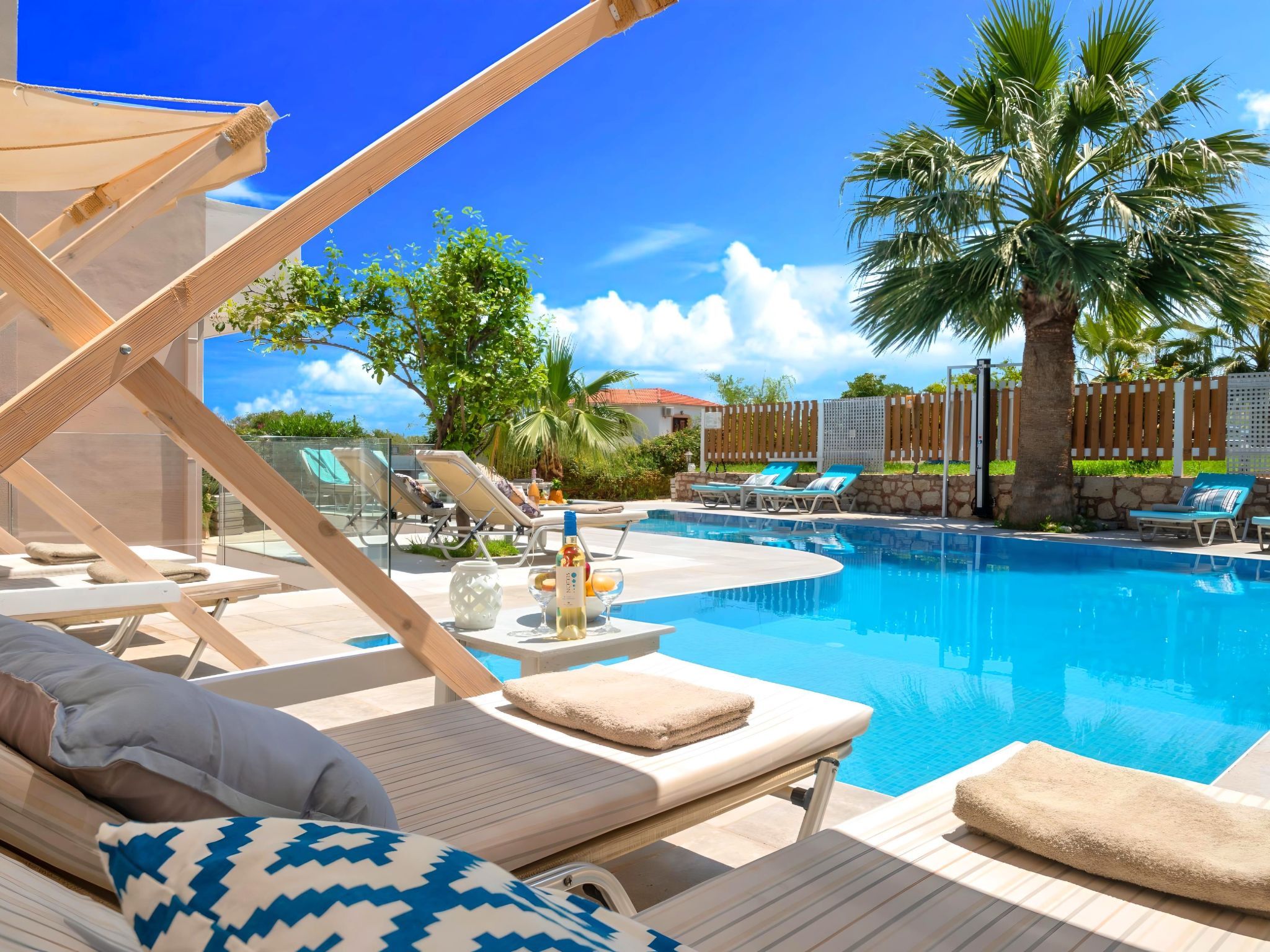 In Paralia Kourna mit Grill, Terrasse und Garten-Image-tags.info