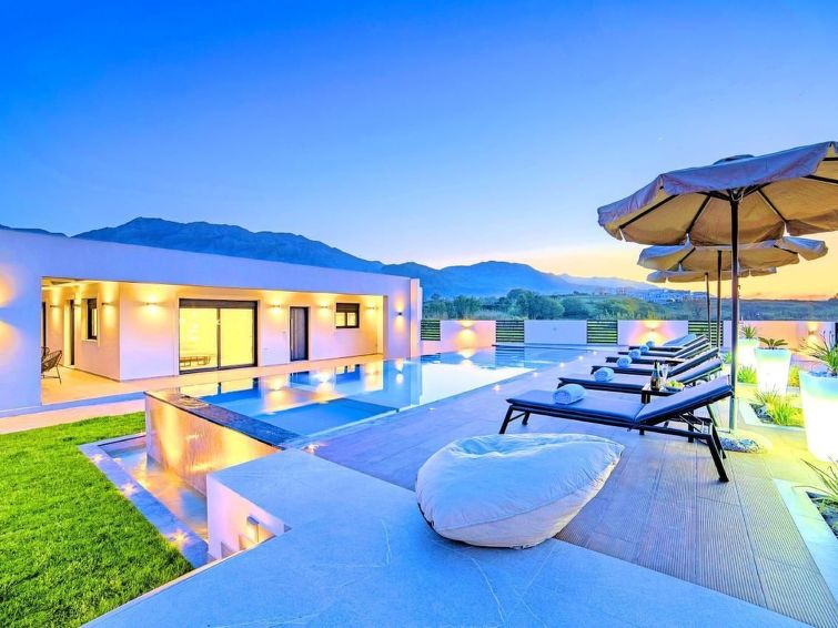 Vakantiehuis in Georgioupoli op 500 m van zee met whirlpool in Georgioupoli