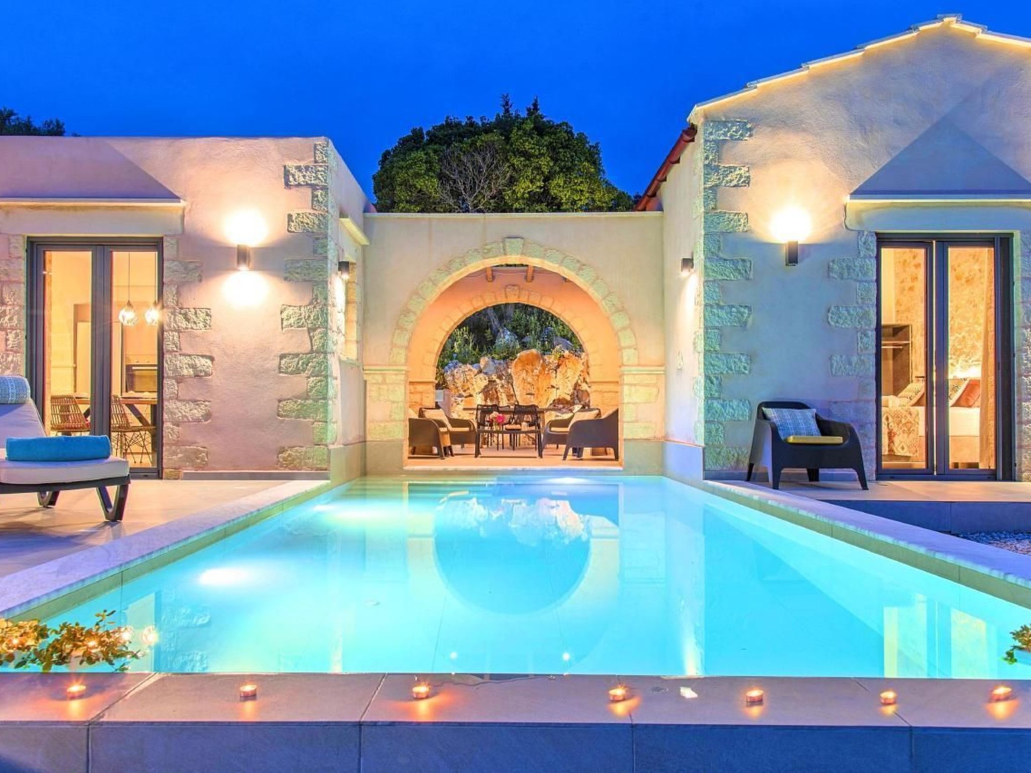 Villa Vardis mit beheiztem Pool