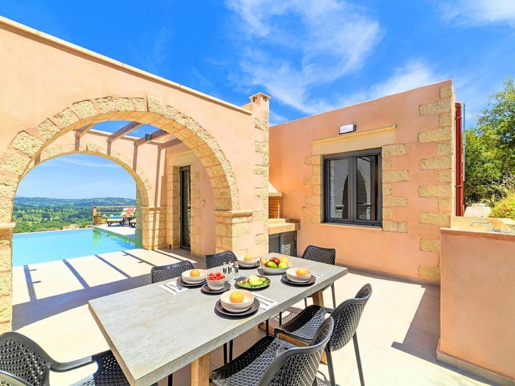 Villa Vardis mit beheiztem Pool