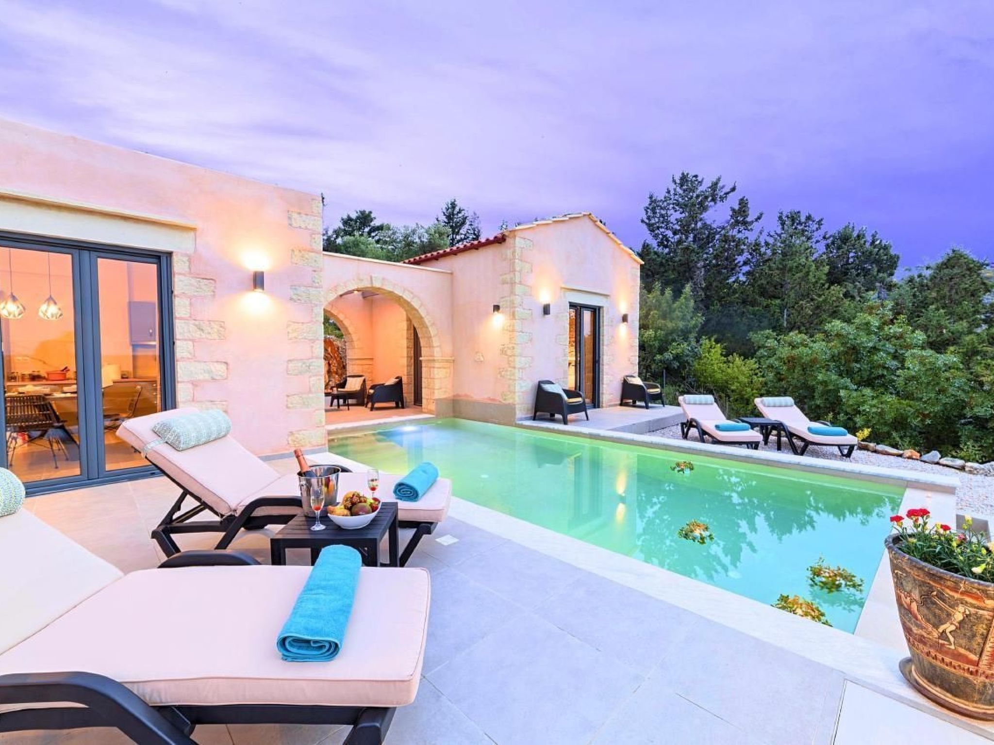 Villa Vardis mit beheiztem Pool-Image-tags.info