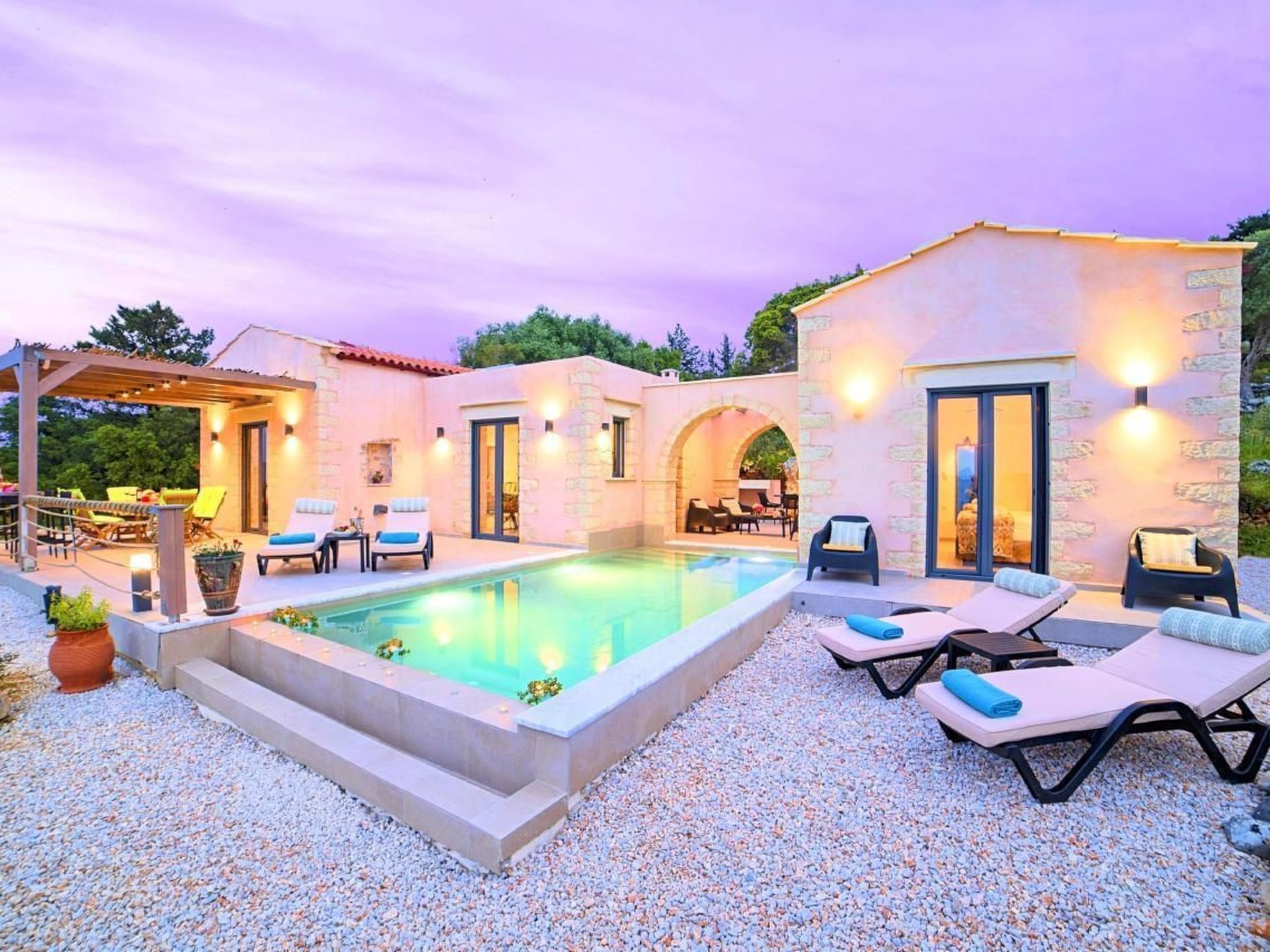 Villa Vardis mit beheiztem Pool-Image-tags.info