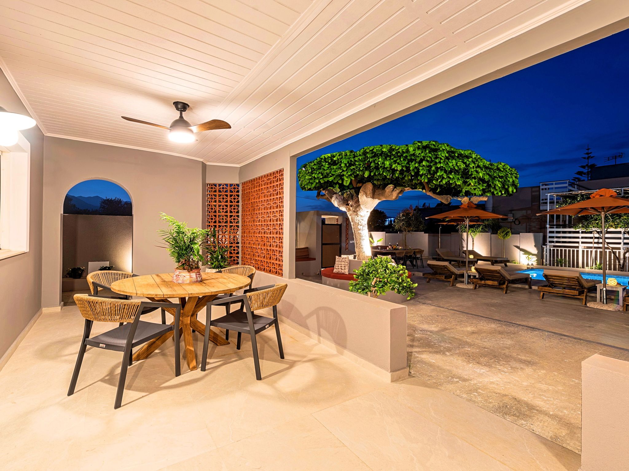 Mit Privatpool für 24 Personen in Paralia Kourna, Kreta-Image-tags.info