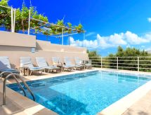 Vrijstaande villa met privé-verwarmd zwembad op 700m van zee in Georgioupoli - thumbnail 2
