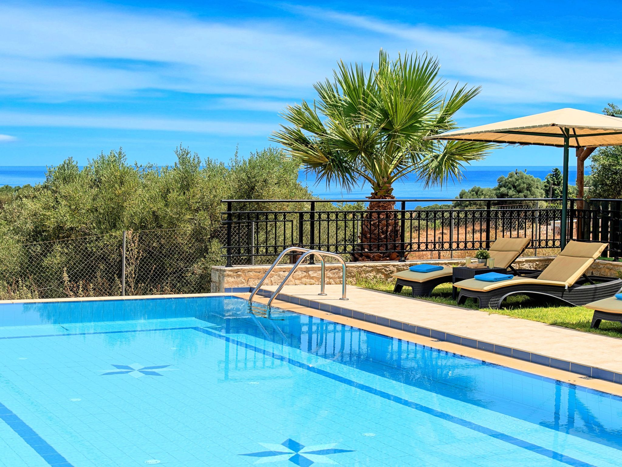 Für 12 Personen in Georgioupolis, Kreta (West-Kreta)-Image-tags.info