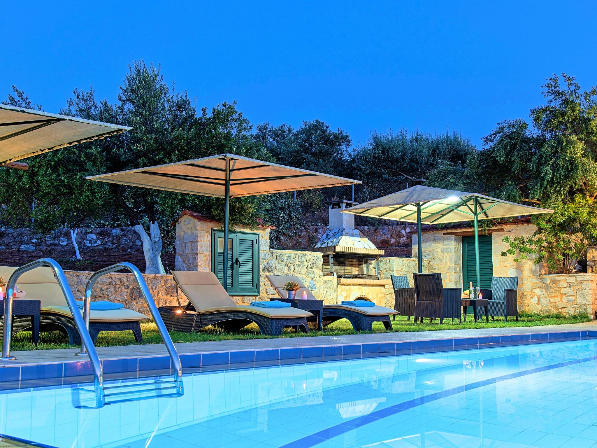 Für 12 Personen in Georgioupolis, Kreta (West-Kreta)-Image-tags.info