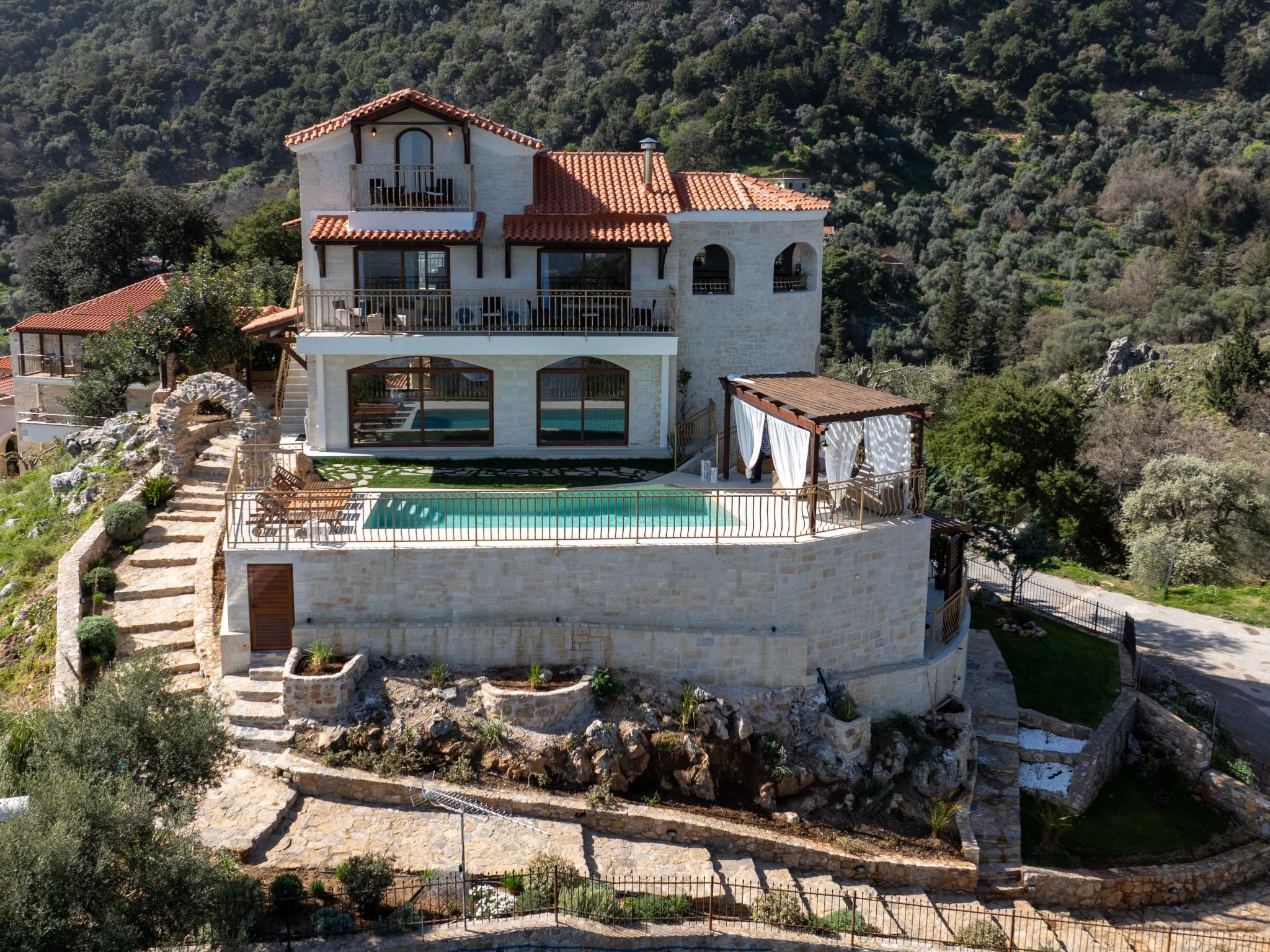 Geroulios Kastro Villa II"Free"Beheizter Pool, Whirlpool-Binnen