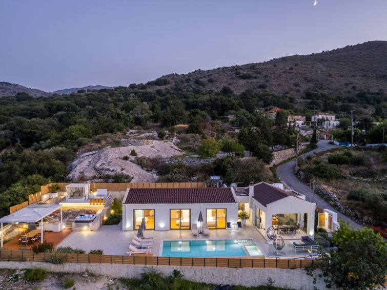 Vakantiehuis met open haard en verwarmd zwembad in Georgioupoli · 8 pers. in Georgioupoli