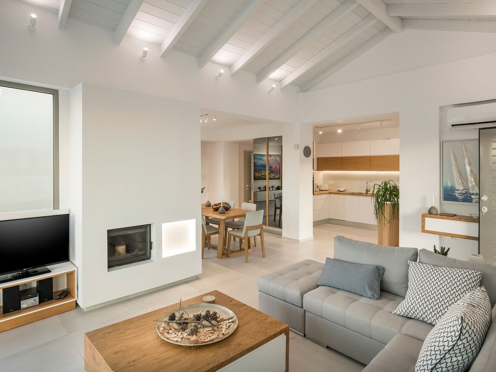 Villa White Harmony 6km vom Strand entfernt mit Pool