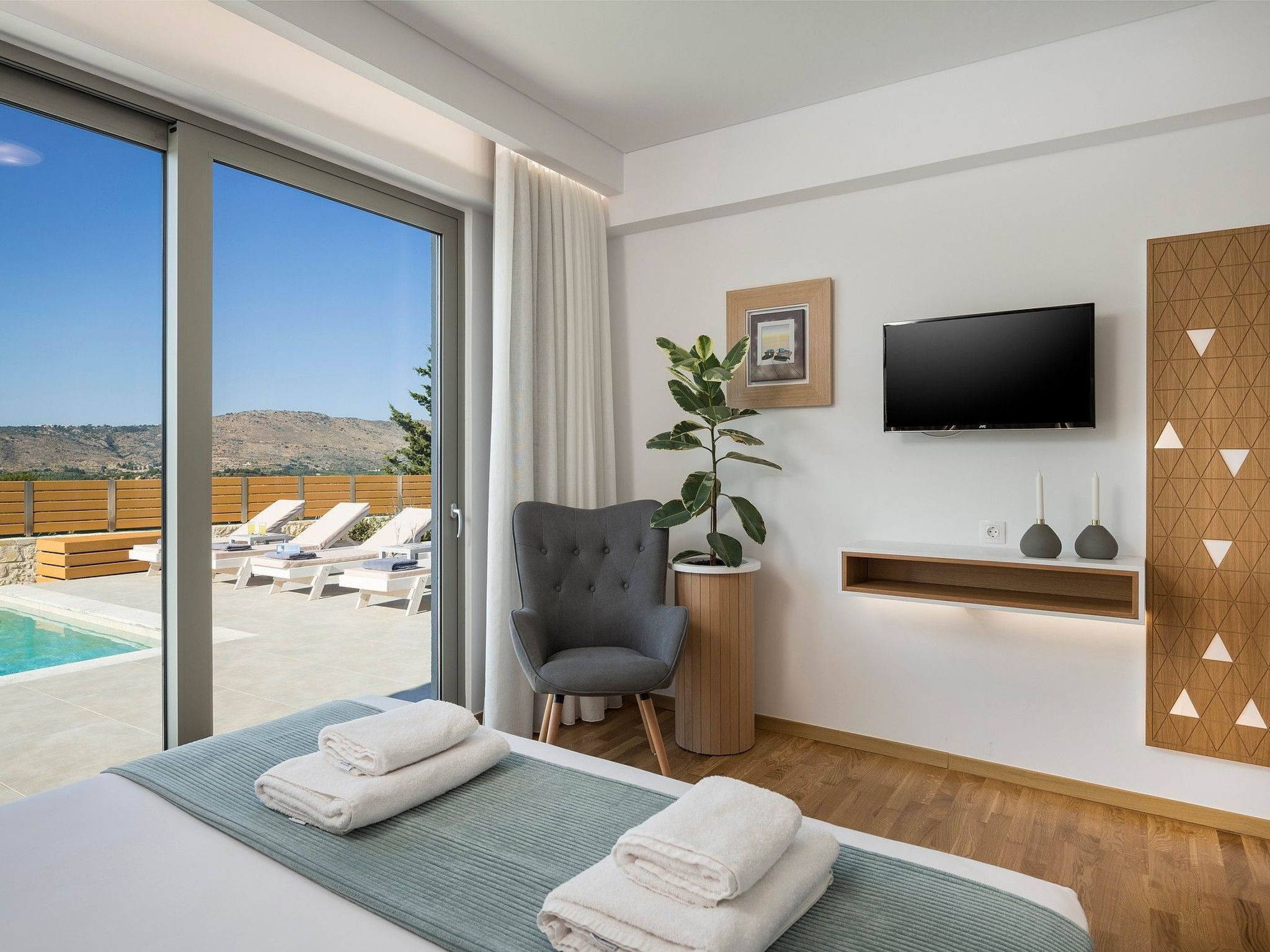 Villa White Harmony 6km vom Strand entfernt mit Pool-Dedans