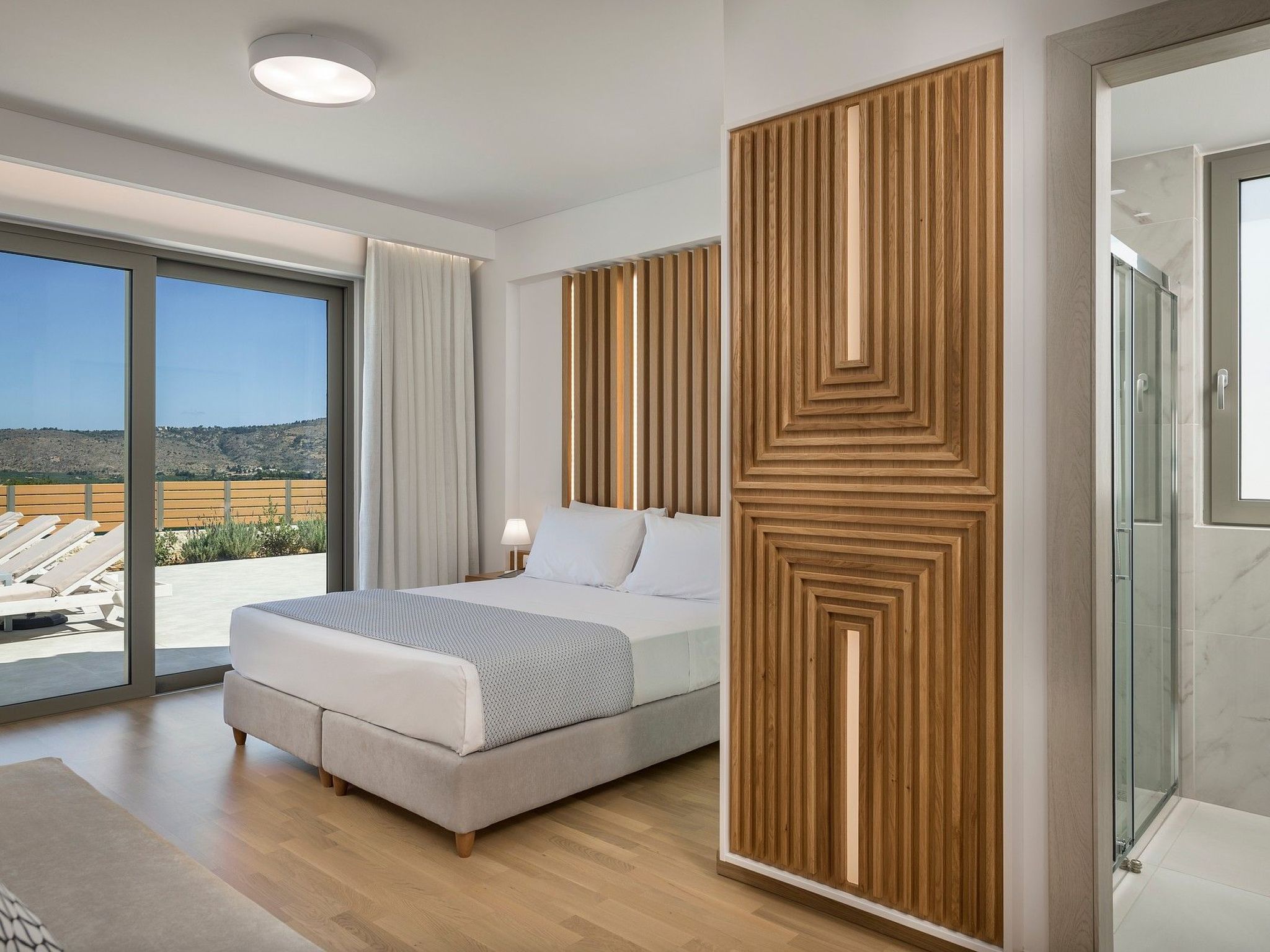 Villa White Harmony 6km vom Strand entfernt mit Pool-Dedans