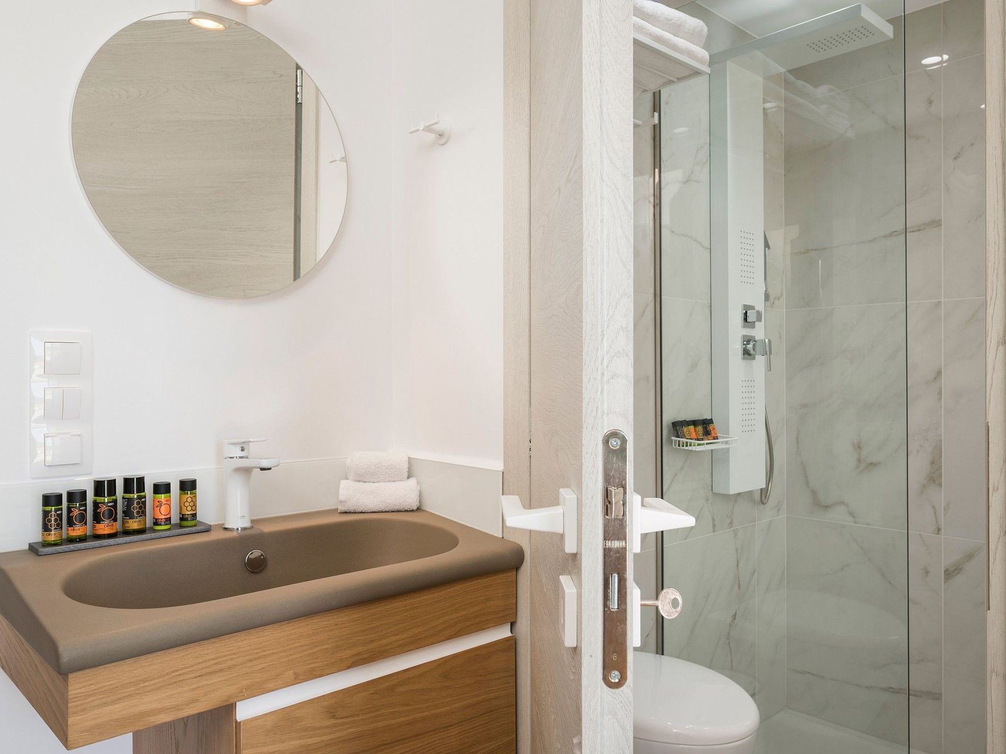 Villa White Harmony 6km vom Strand entfernt mit Pool-Image-tags.info