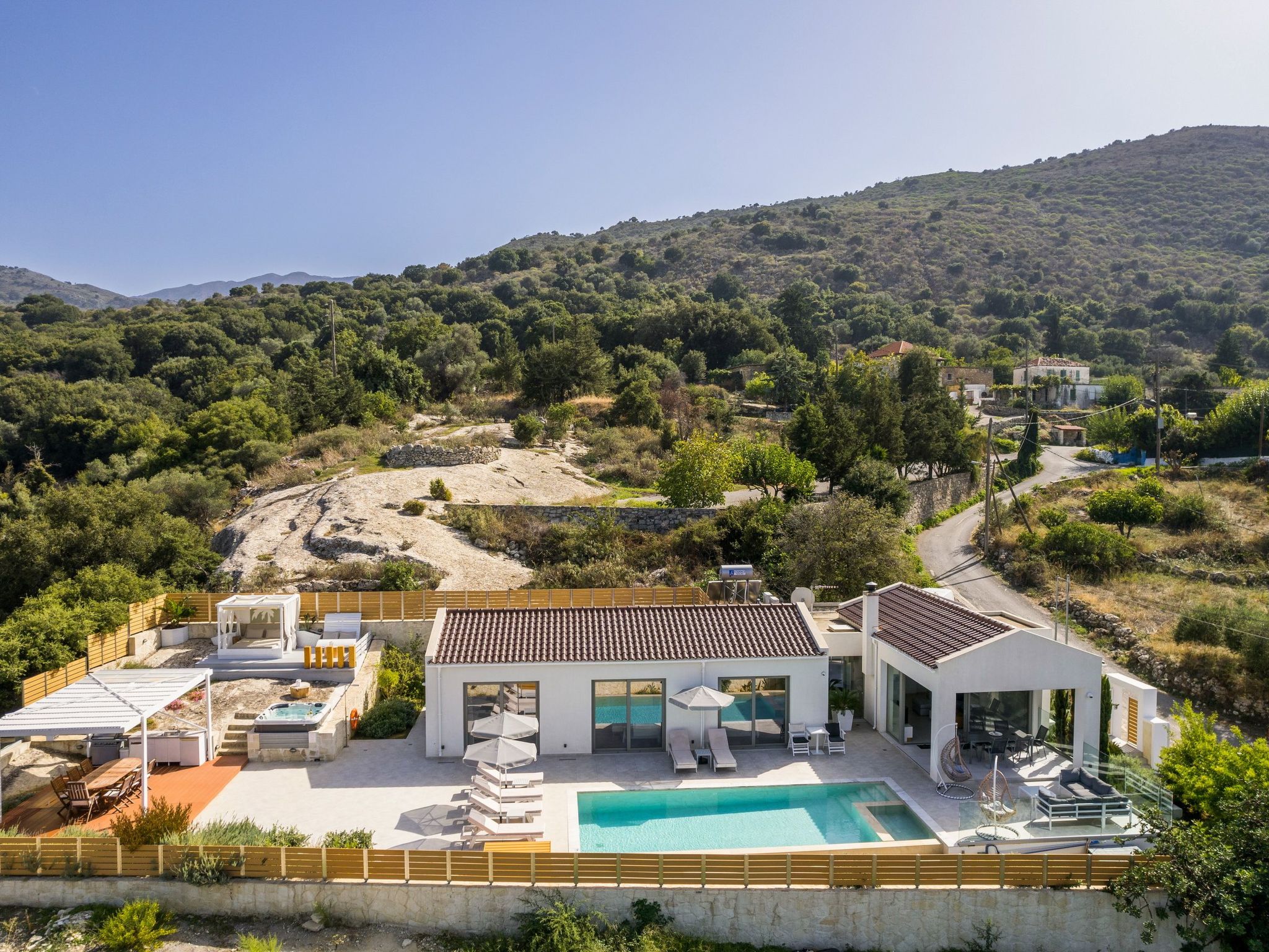 Villa White Harmony 6km vom Strand entfernt mit Pool-Dehors