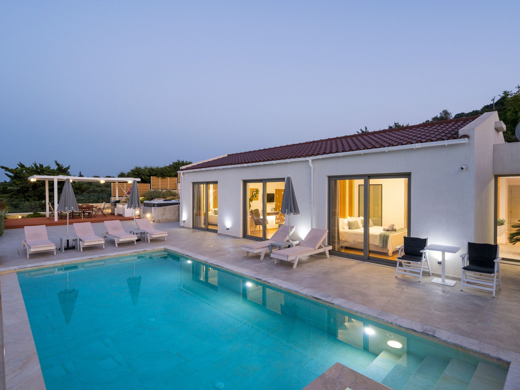 Villa White Harmony 6km vom Strand entfernt mit Pool-Dehors