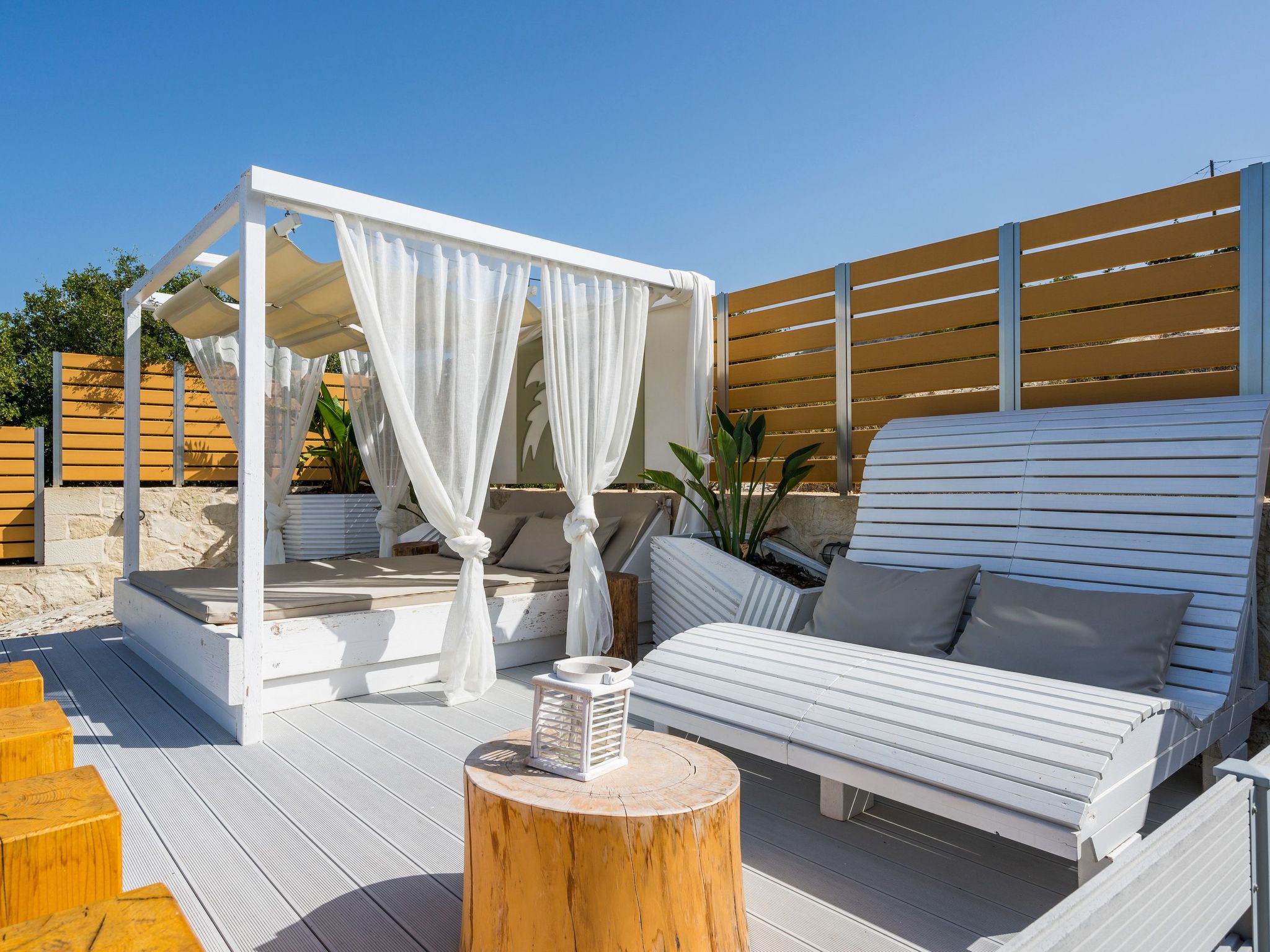 Villa White Harmony 6km vom Strand entfernt mit Pool-Dedans