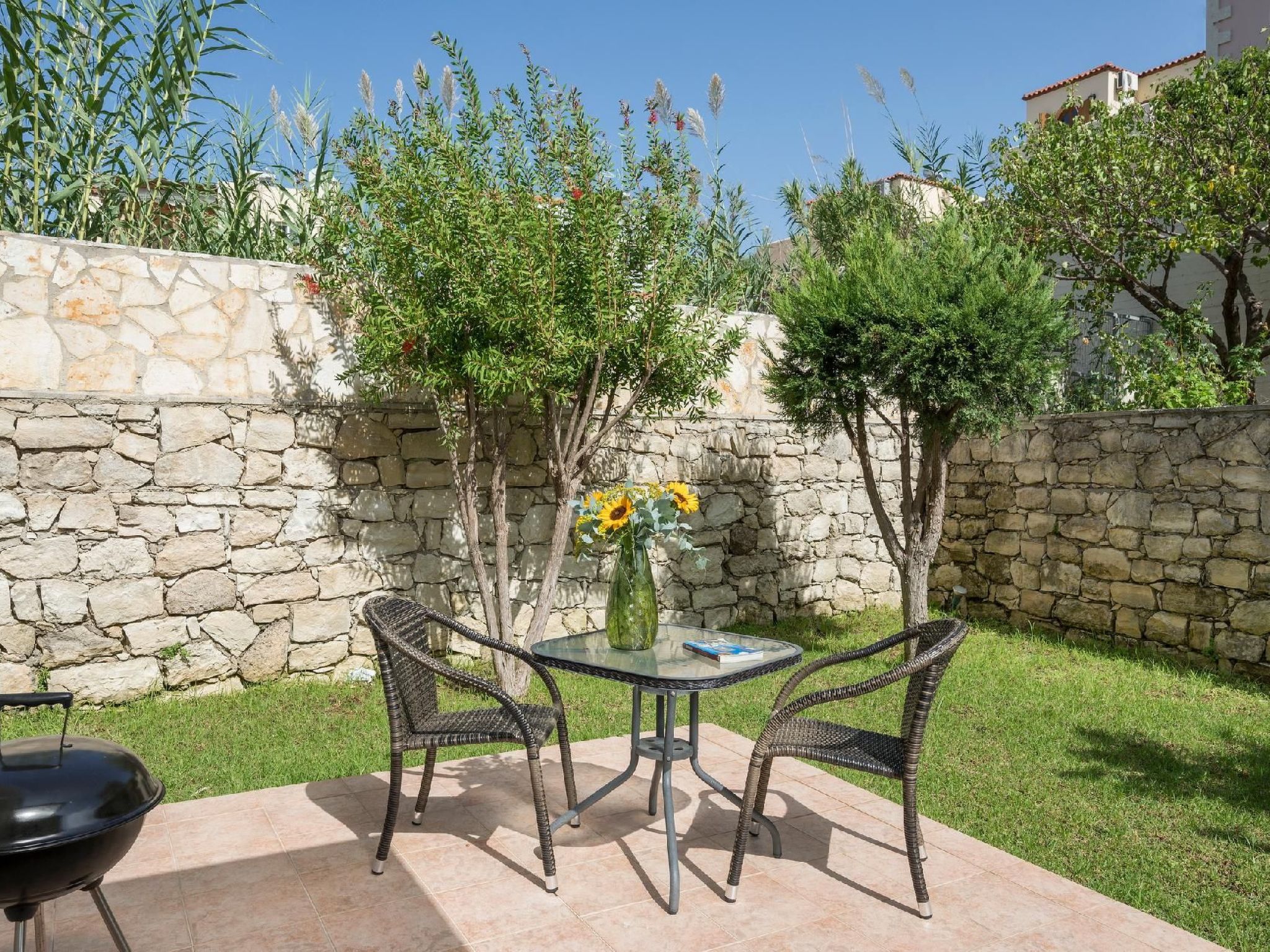 Villa mit Seeblick und Pool in der Nähe von Restaurants — Terrace (3 of 12)