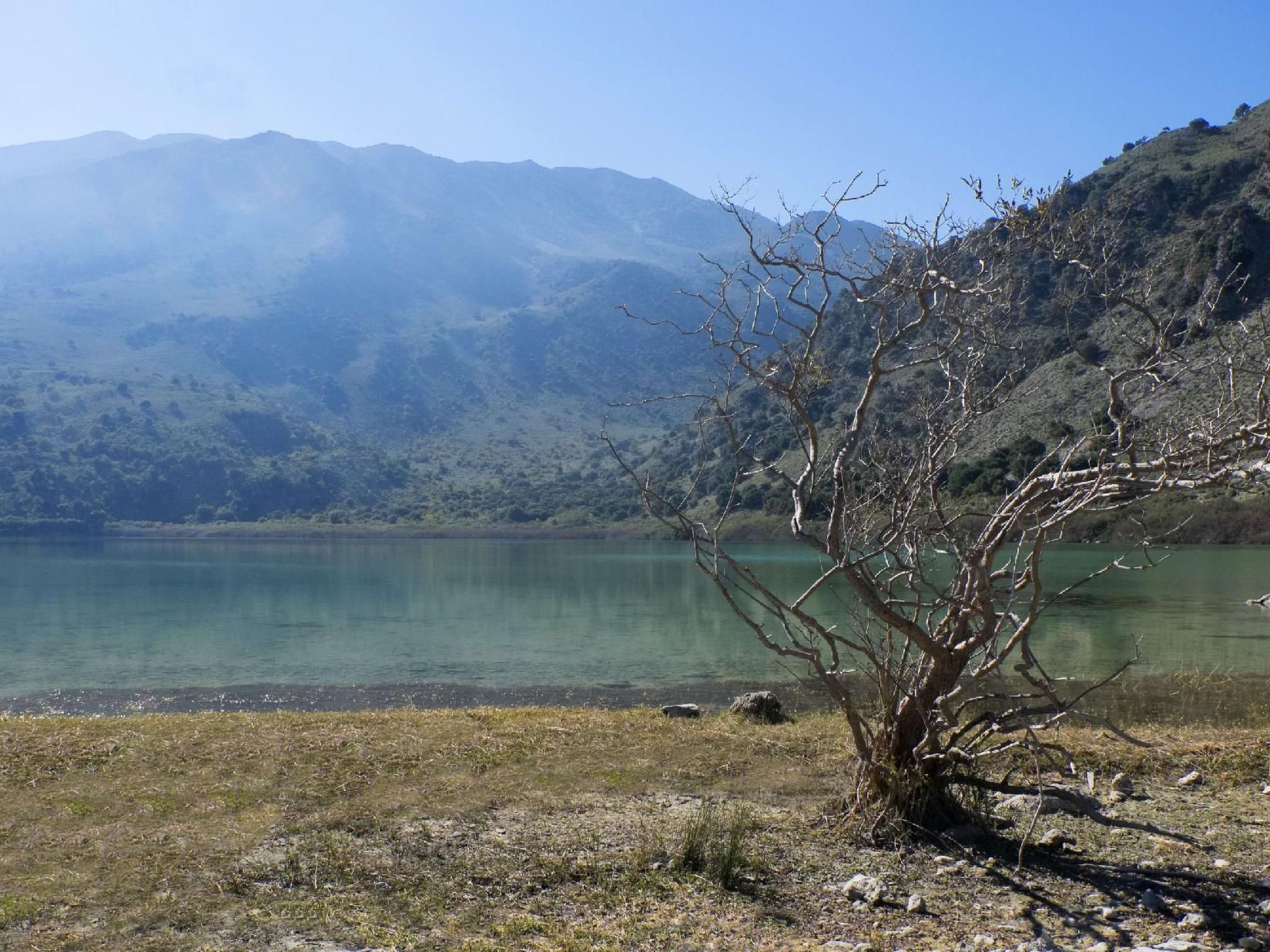 Villa mit Seeblick und Pool in der Nähe von Restaurants-Draußen