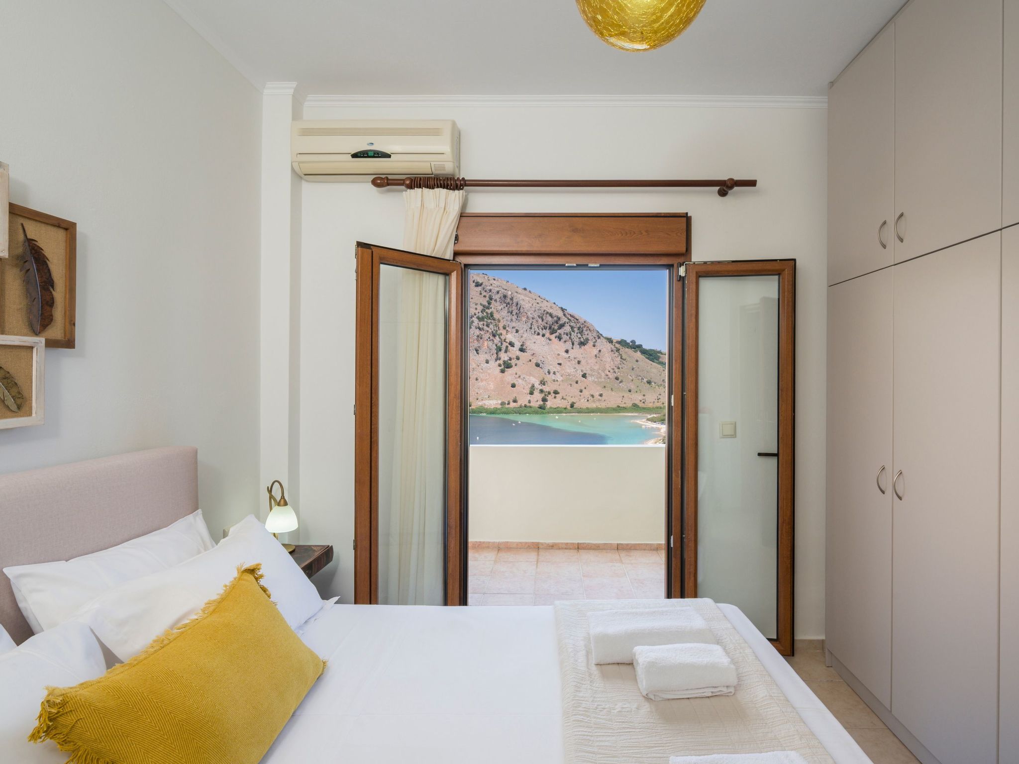 Wunderschöne Villa mit Seeblick und Pool in der Nähe von Restaurants-Image-tags.info