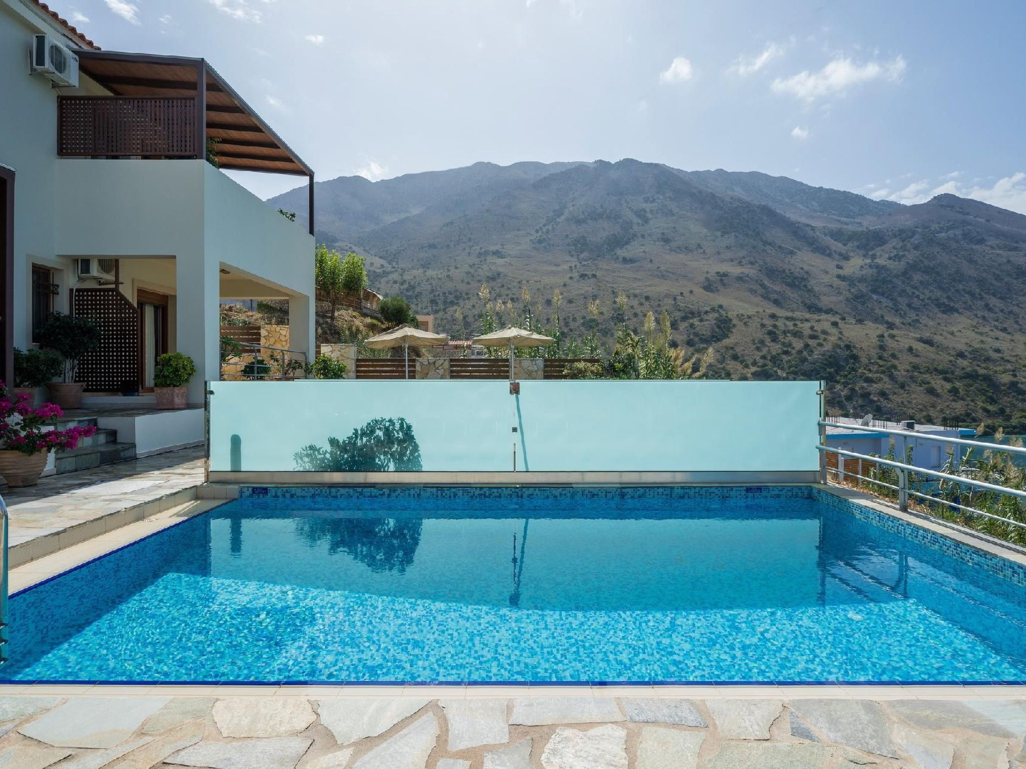 Wunderschöne Villa mit Seeblick und Pool in der Nähe von Restaurants-Dehors