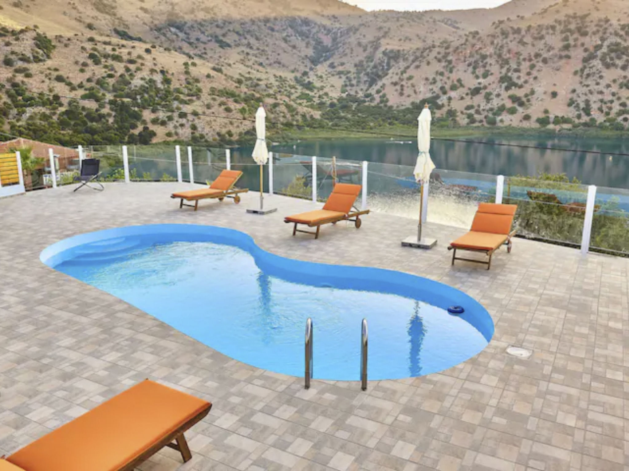 Wunderschöne Villa am Kournas-See★Großer privater Pool-Draußen