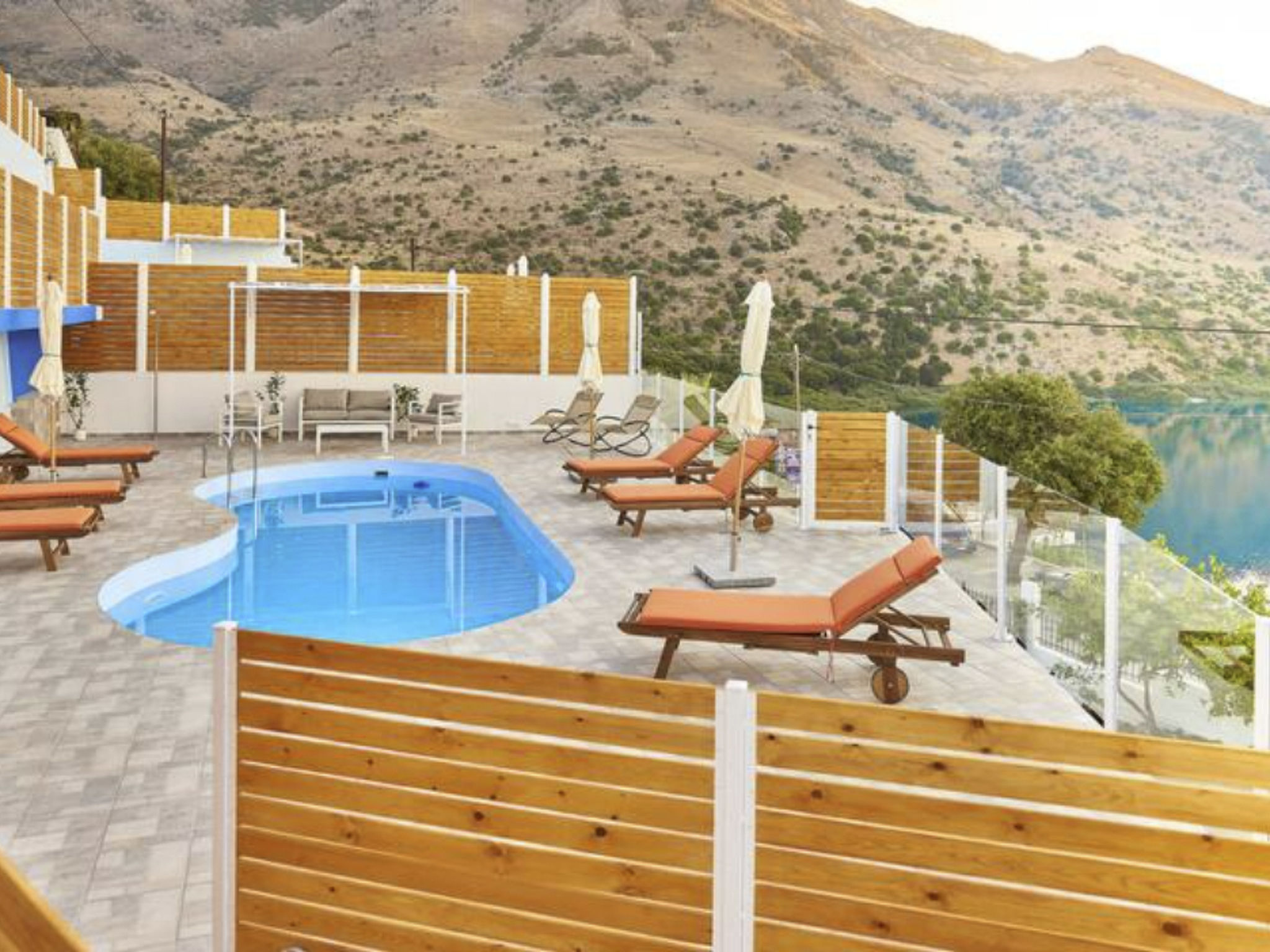 Wunderschöne Villa am Kournas-See★Großer privater Pool-Image-tags.info