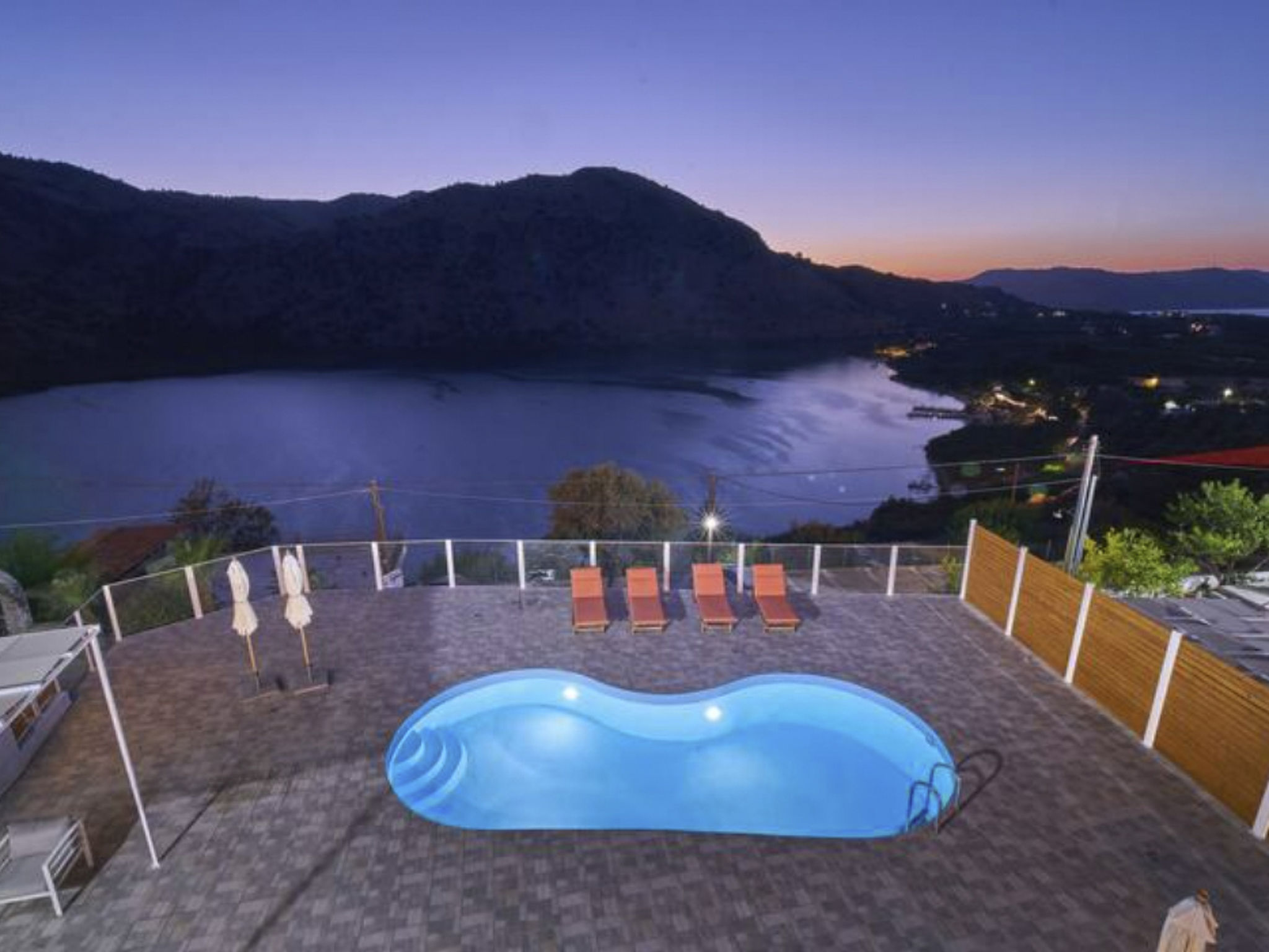 Wunderschöne Villa am Kournas-See★Großer privater Pool-Draußen