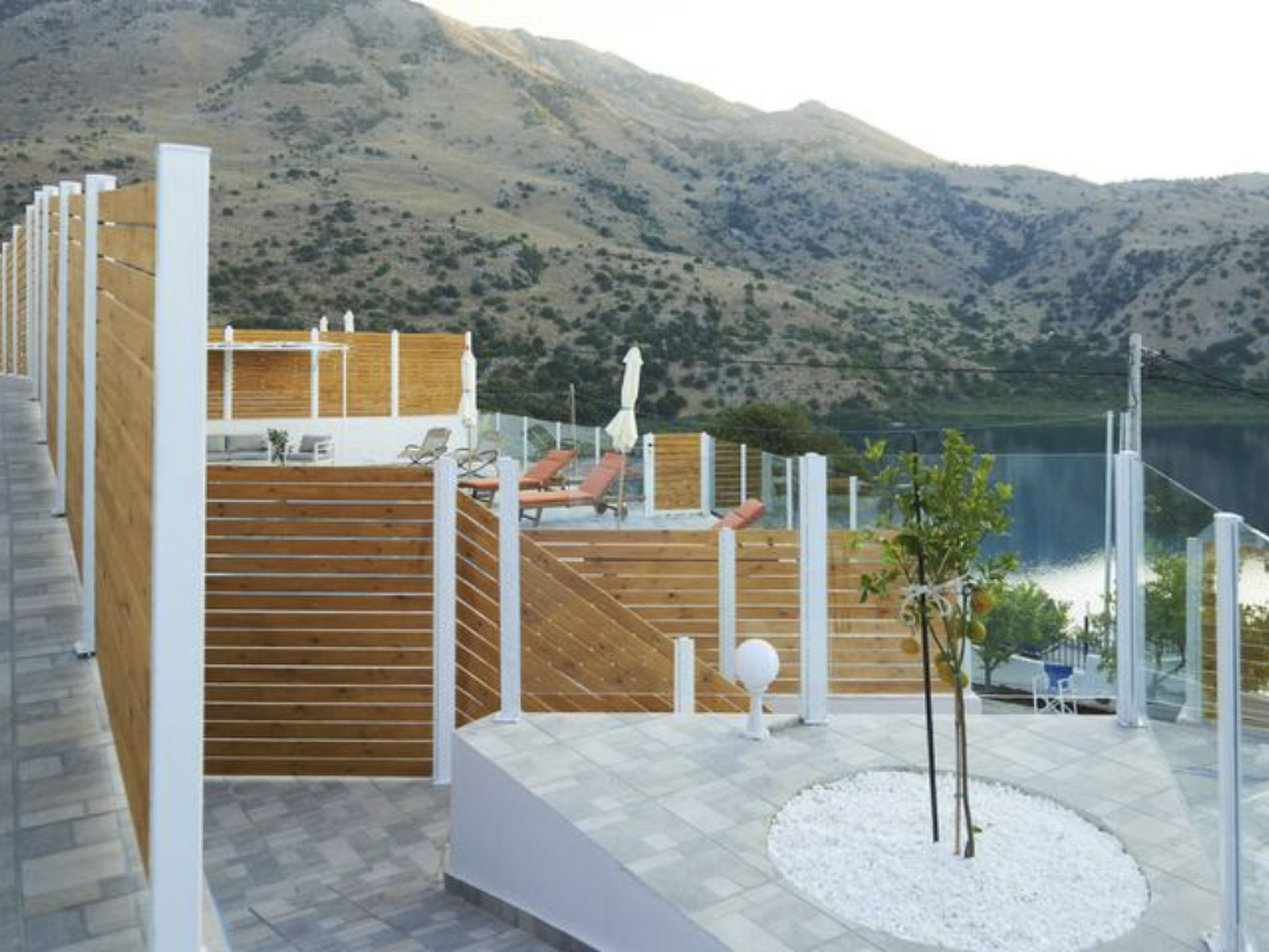 Wunderschöne Villa am Kournas-See★Großer privater Pool-Image-tags.info