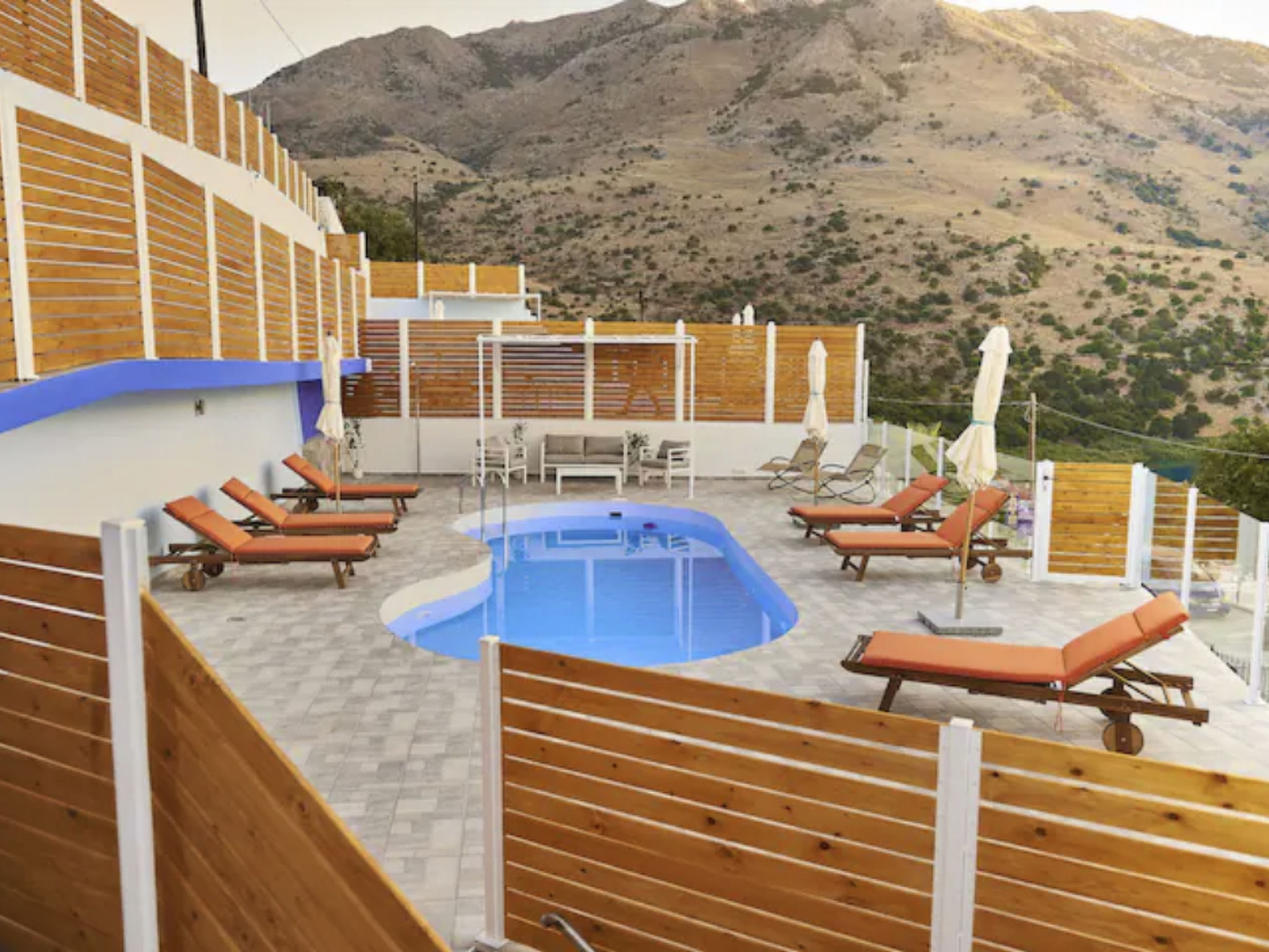 Wunderschöne Villa am Kournas-See★Großer privater Pool-Draußen