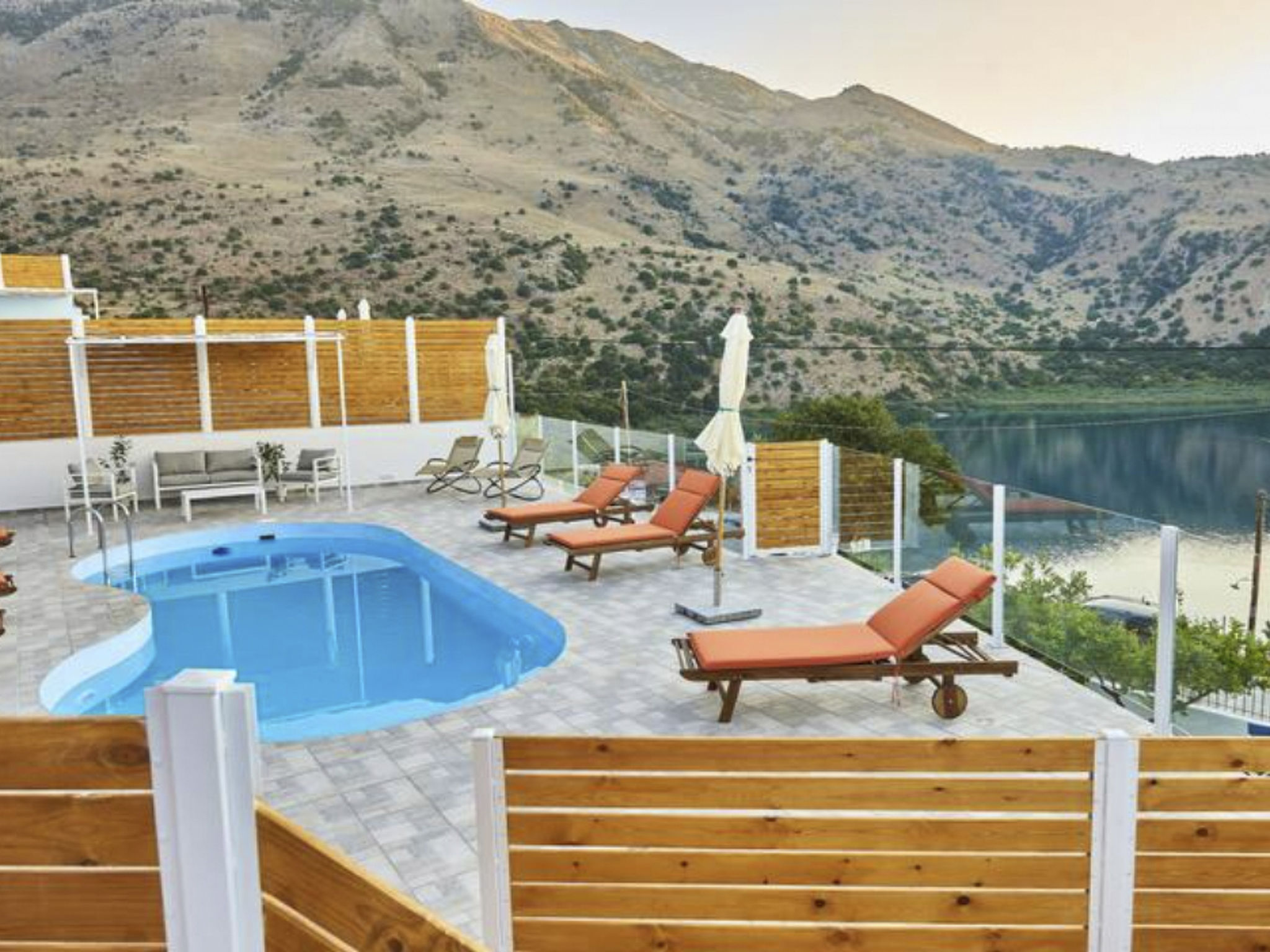 Wunderschöne Villa am Kournas-See★Großer privater Pool-Image-tags.info