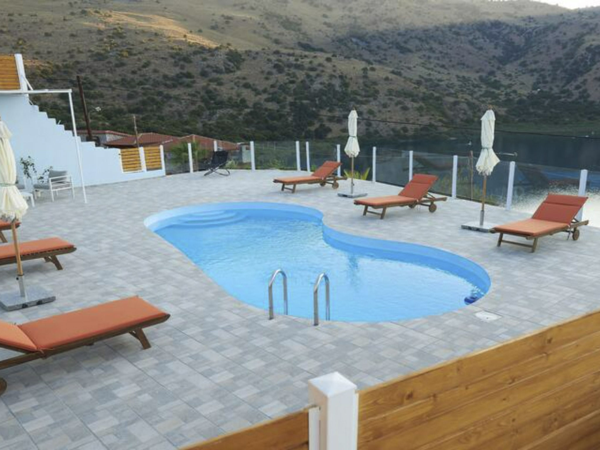 Wunderschöne Villa am Kournas-See★Großer privater Pool-Image-tags.info