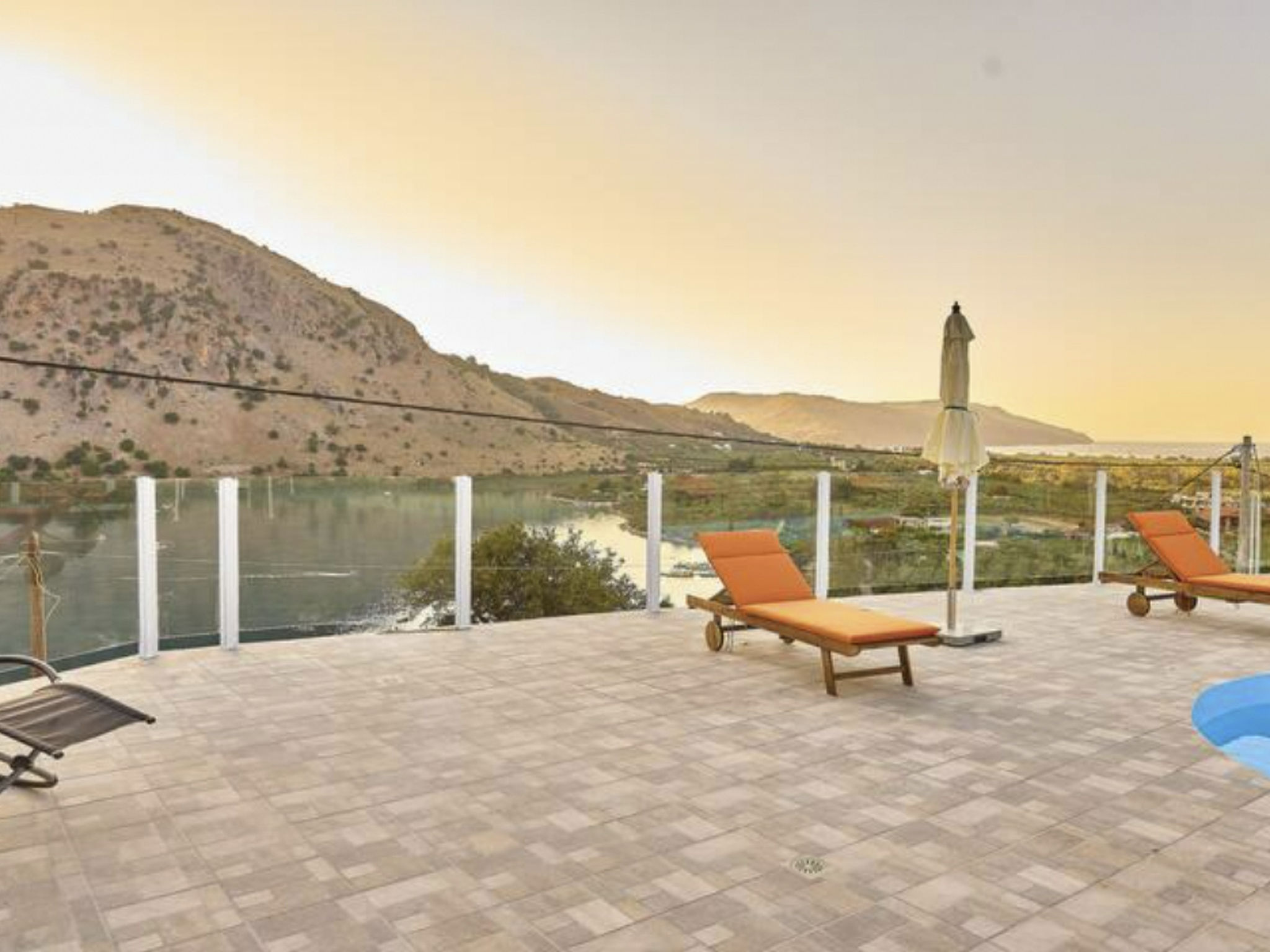 Wunderschöne Villa am Kournas-See★Großer privater Pool-Draußen