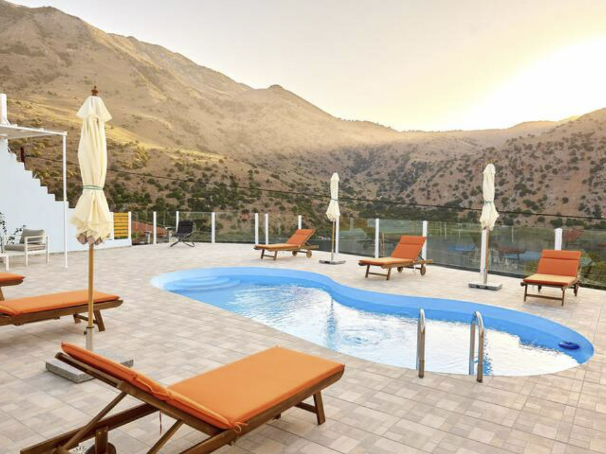 Wunderschöne Villa am Kournas-See★Großer privater Pool-Draußen