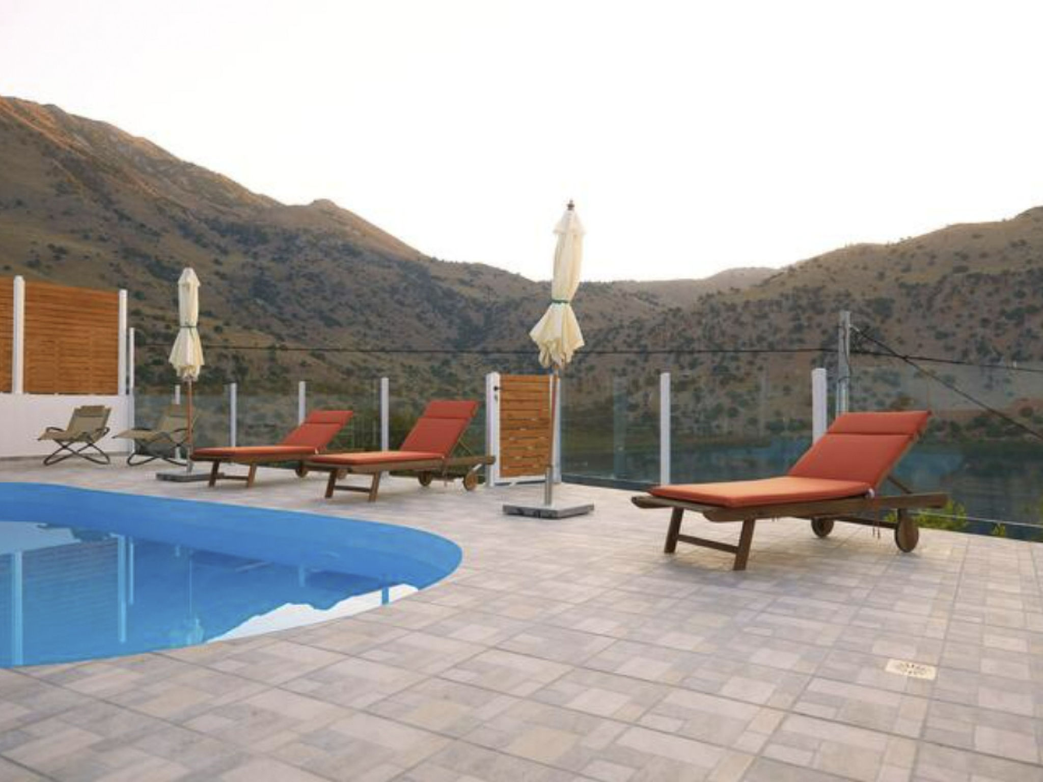 Wunderschöne Villa am Kournas-See★Großer privater Pool-Image-tags.info