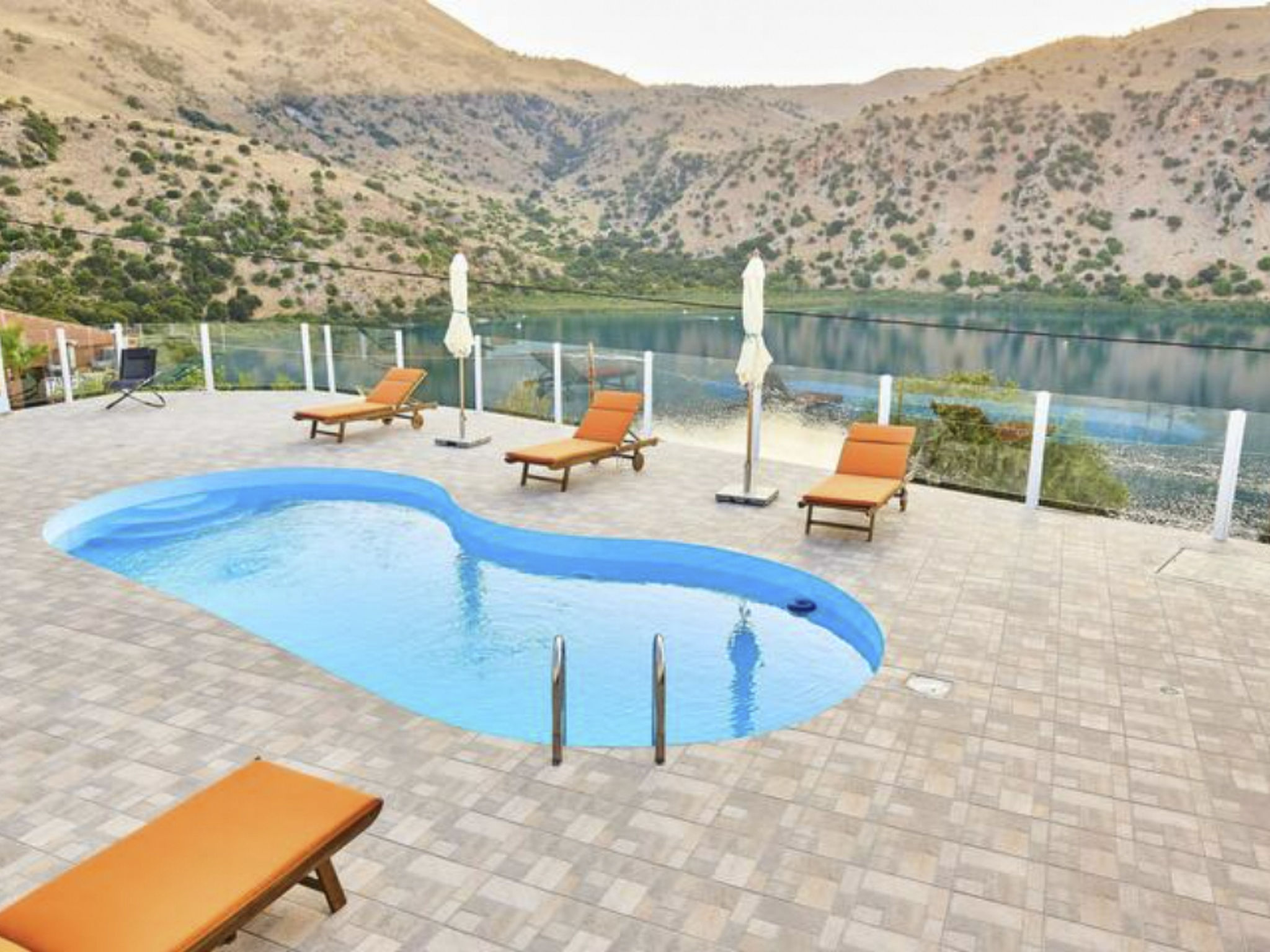 Wunderschöne Villa am Kournas-See★Großer privater Pool-Draußen