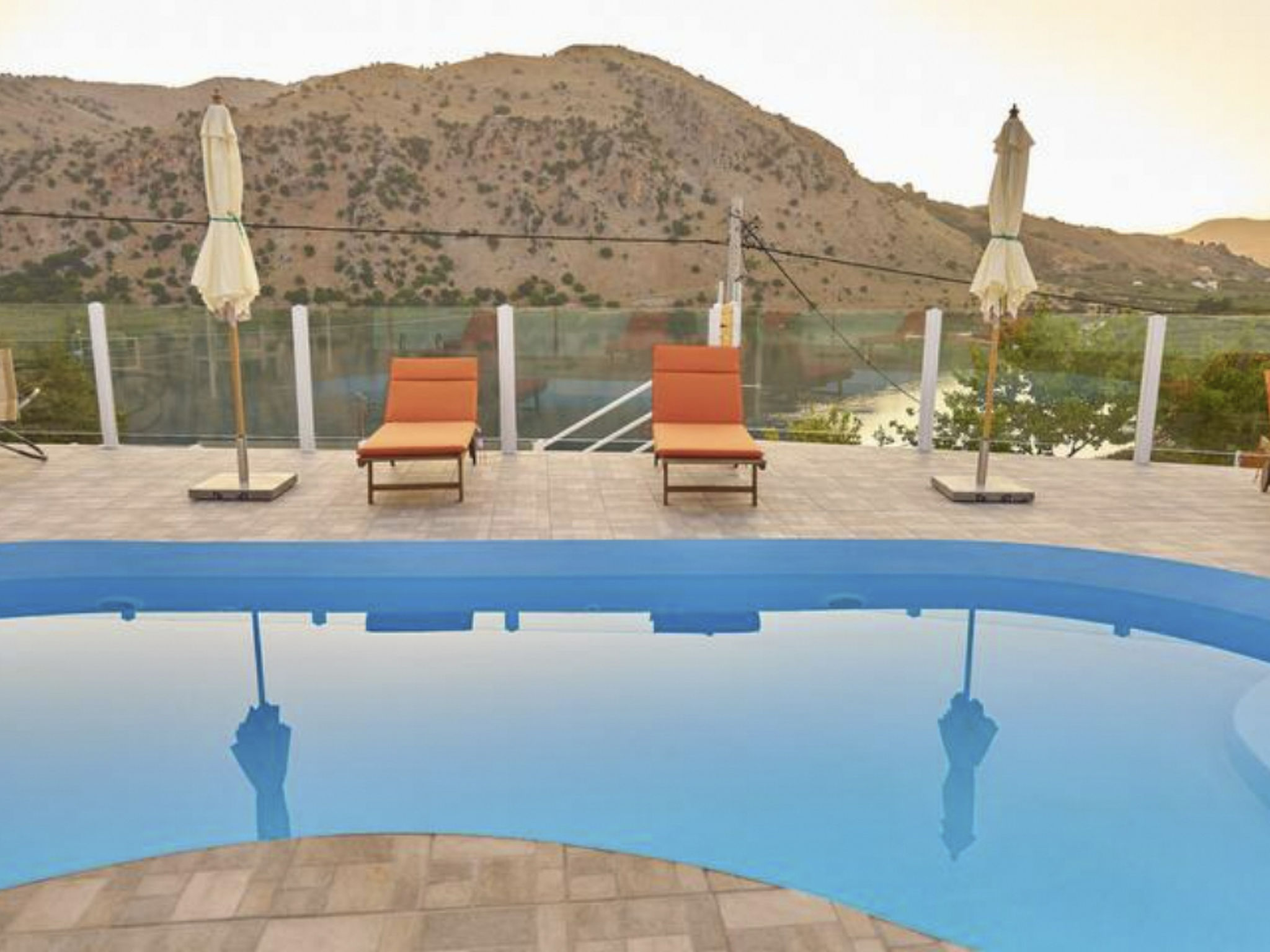 Wunderschöne Villa am Kournas-See★Großer privater Pool-Image-tags.info