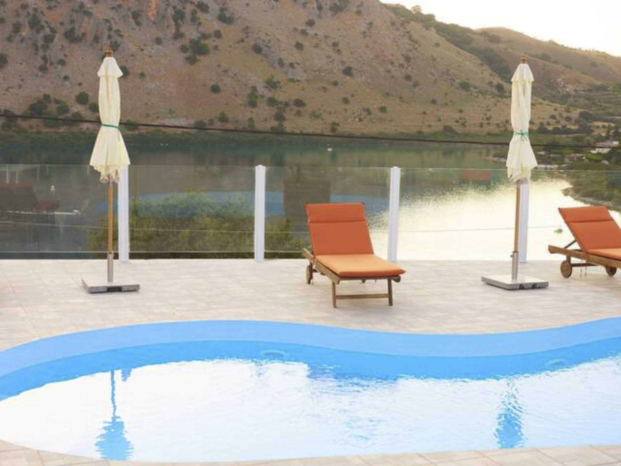 Wunderschöne Villa am Kournas-See★Großer privater Pool-Image-tags.info