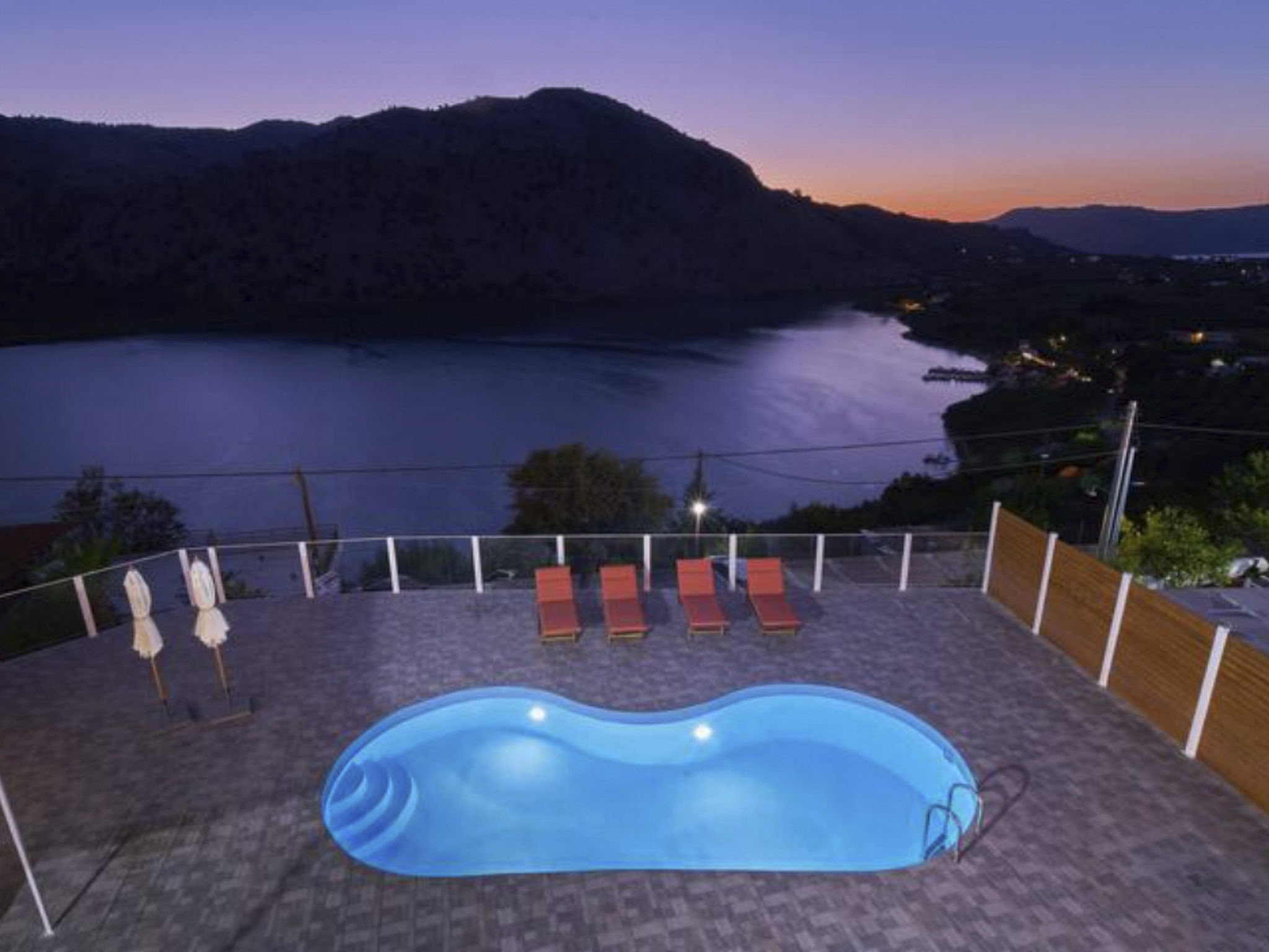 Wunderschöne Villa am Kournas-See★Großer privater Pool-Draußen