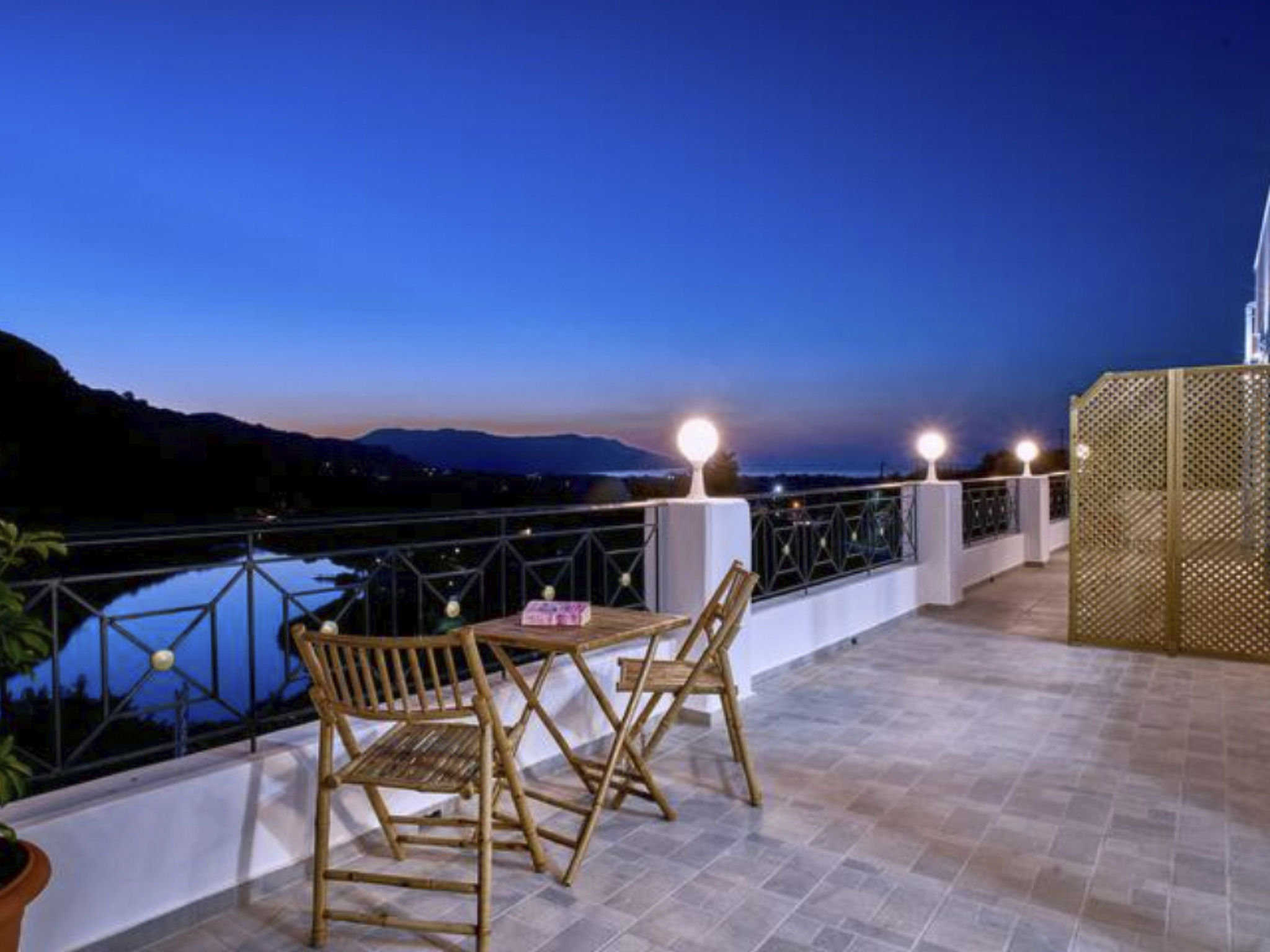 Wunderschöne Villa am Kournas-See★Großer privater Pool-Draußen