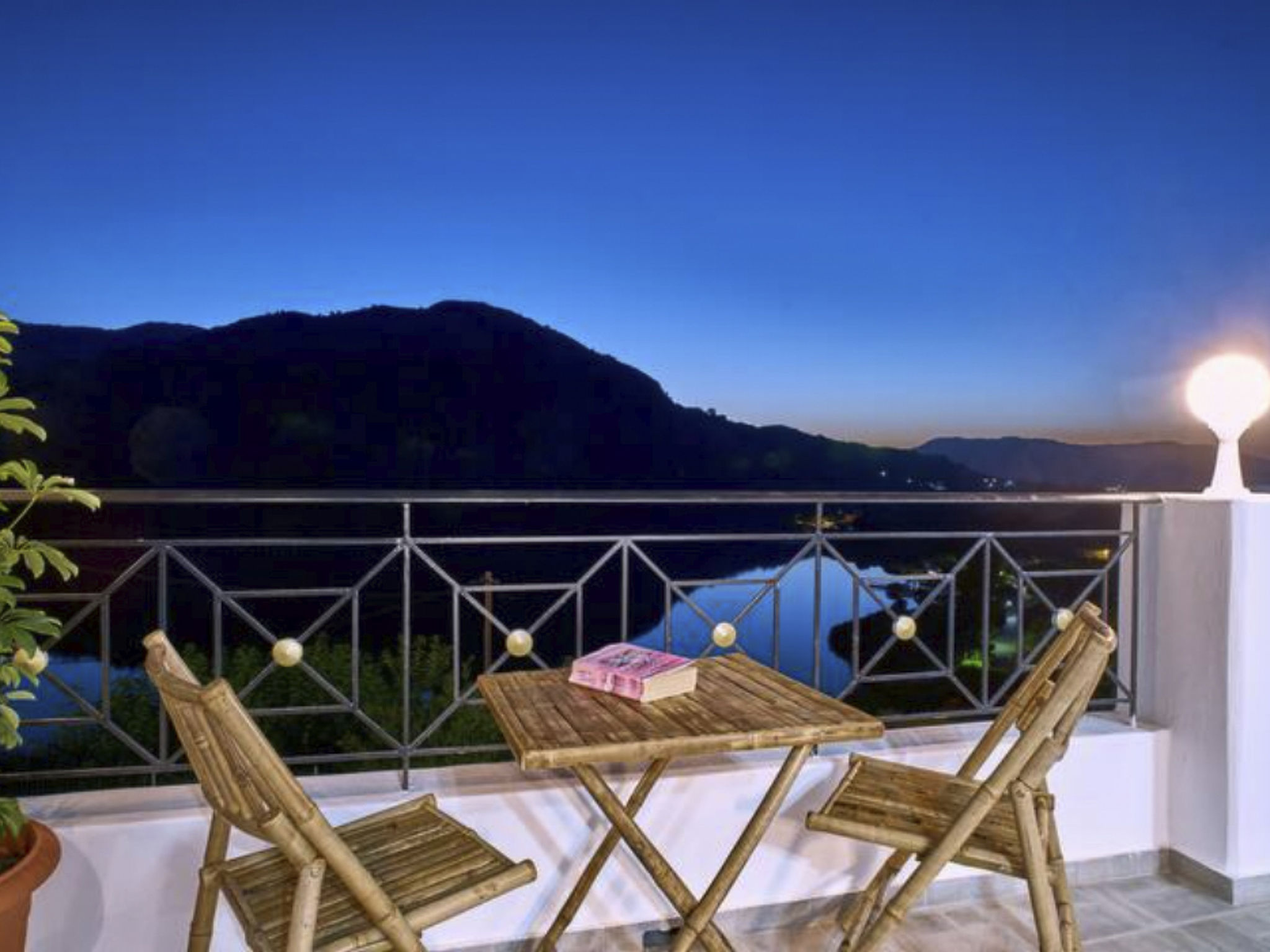 Wunderschöne Villa am Kournas-See★Großer privater Pool-Draußen