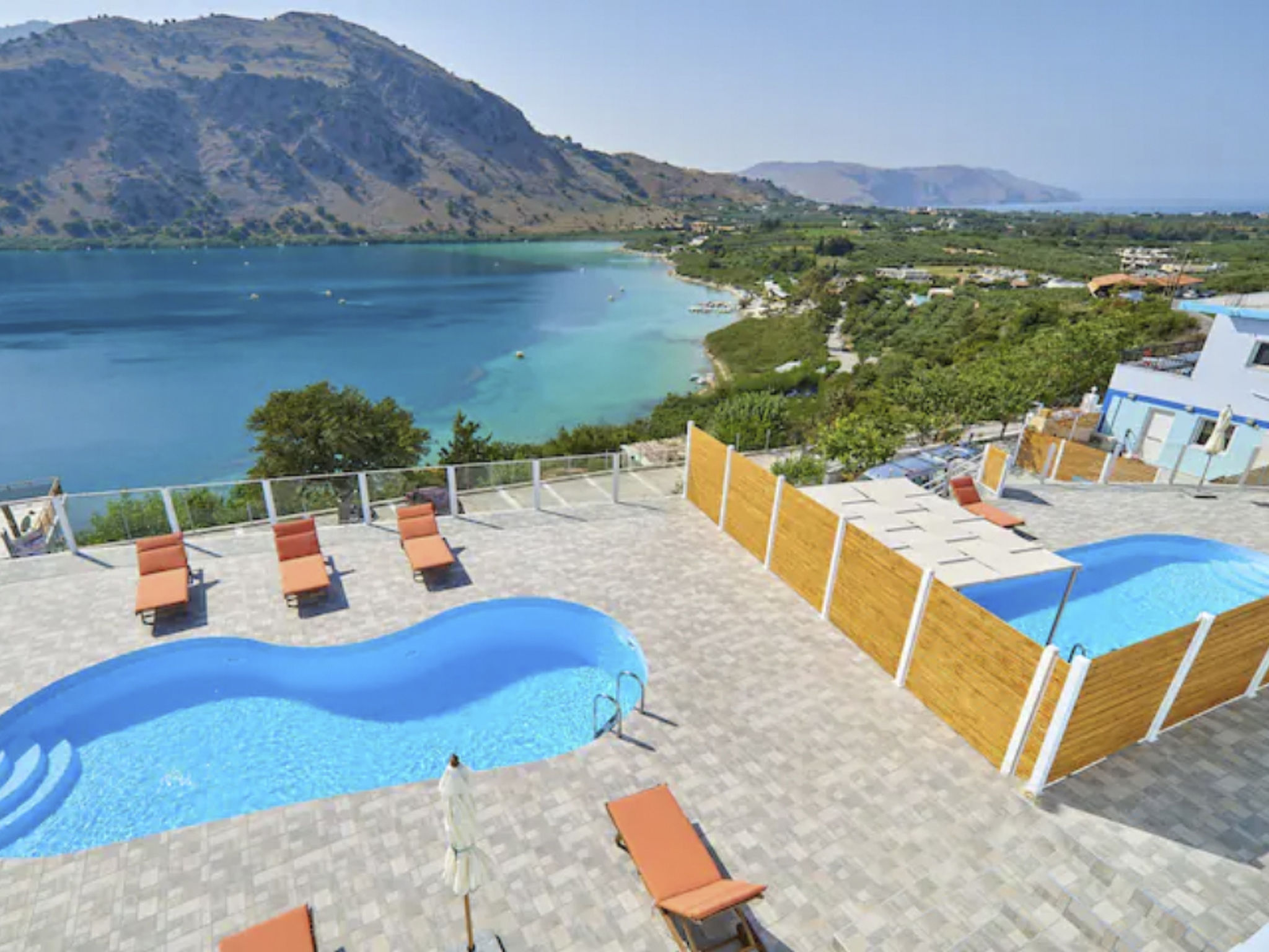 Beste familienfreundliche Villa in der Nähe des Kournas-Sees