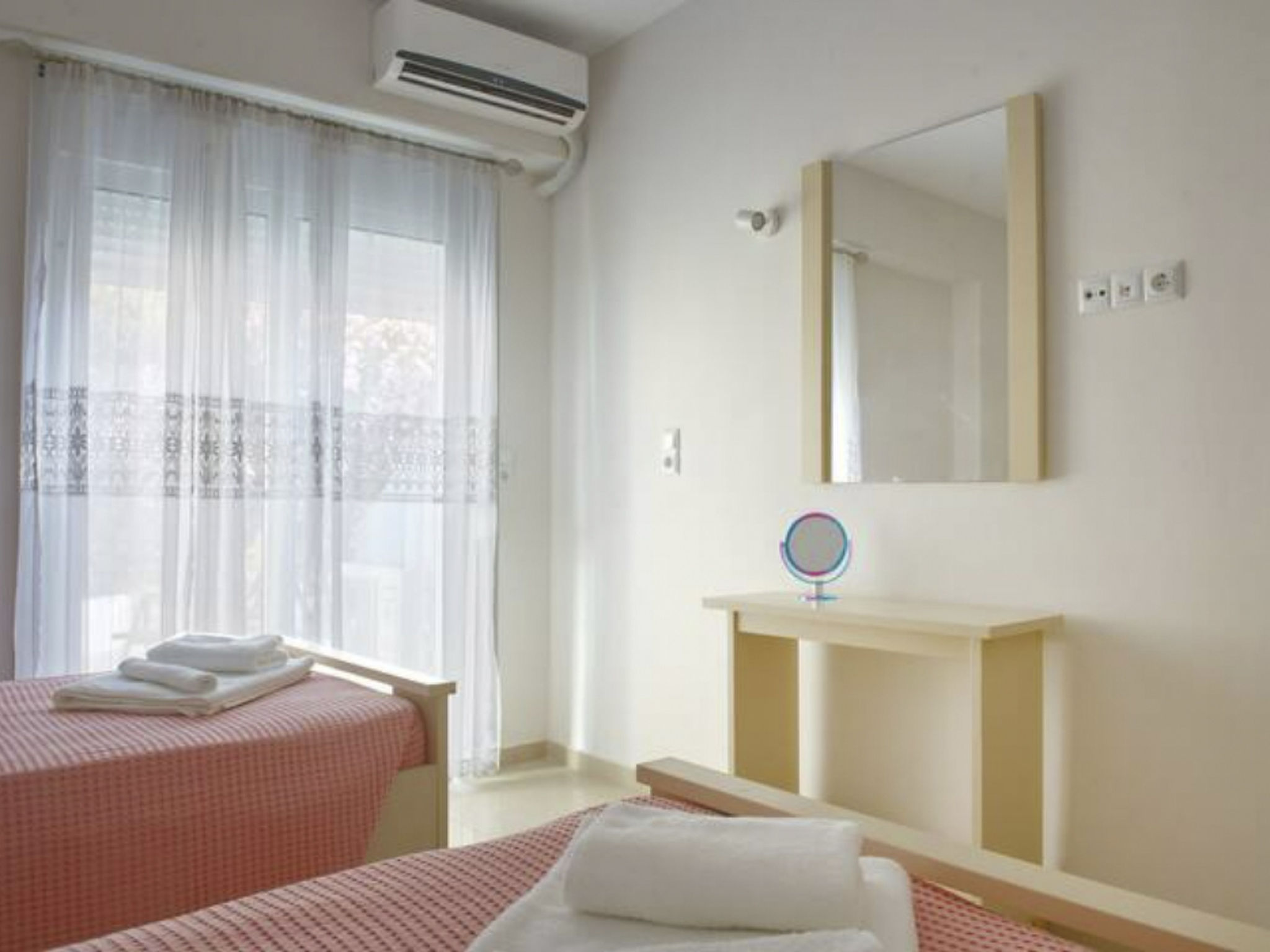 Beste familienfreundliche Villa in der Nähe des Kournas-Sees-Drinnen