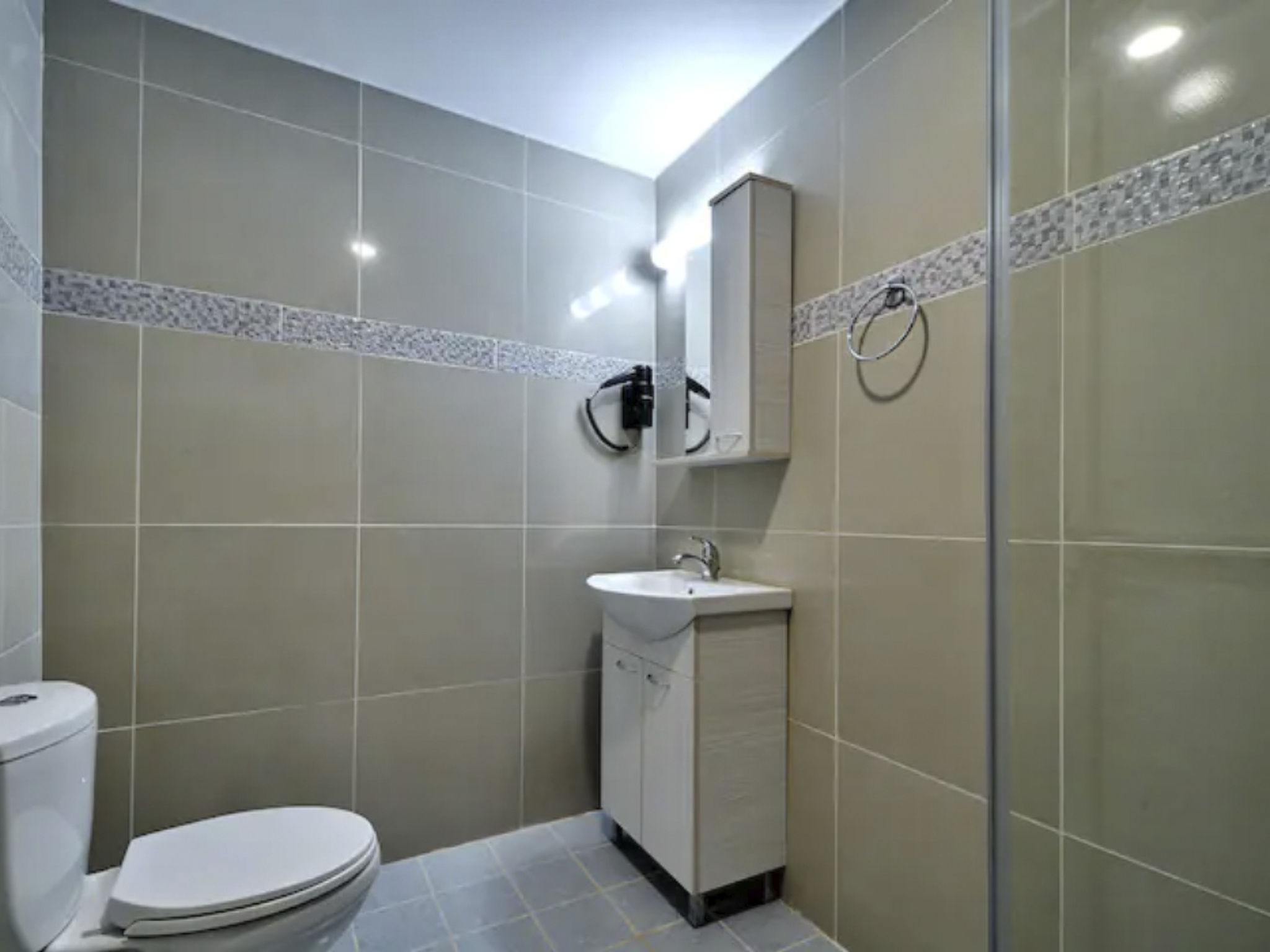 Beste familienfreundliche Villa in der Nähe des Kournas-Sees-Drinnen