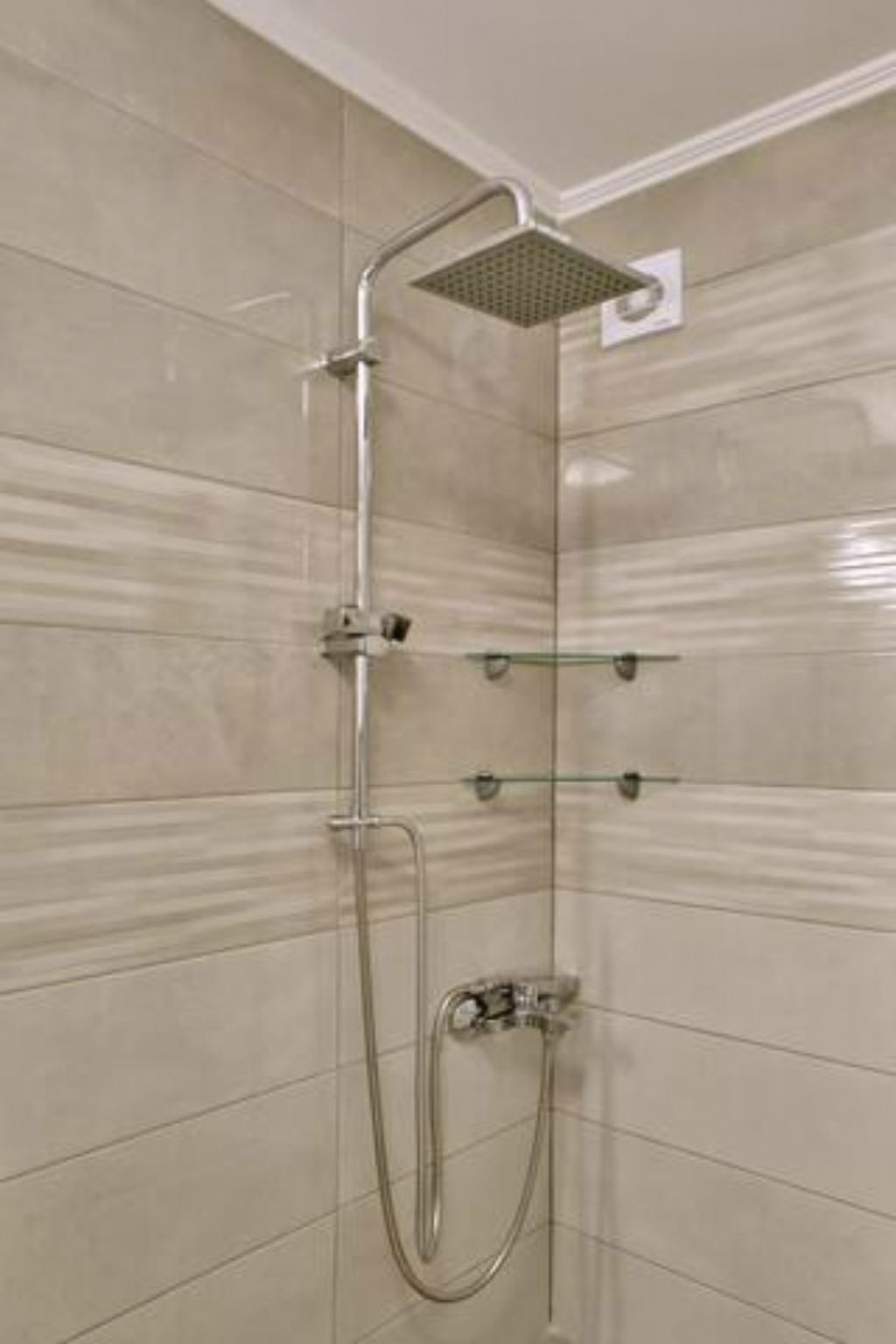 Beste familienfreundliche Villa in der Nähe des Kournas-Sees-Drinnen