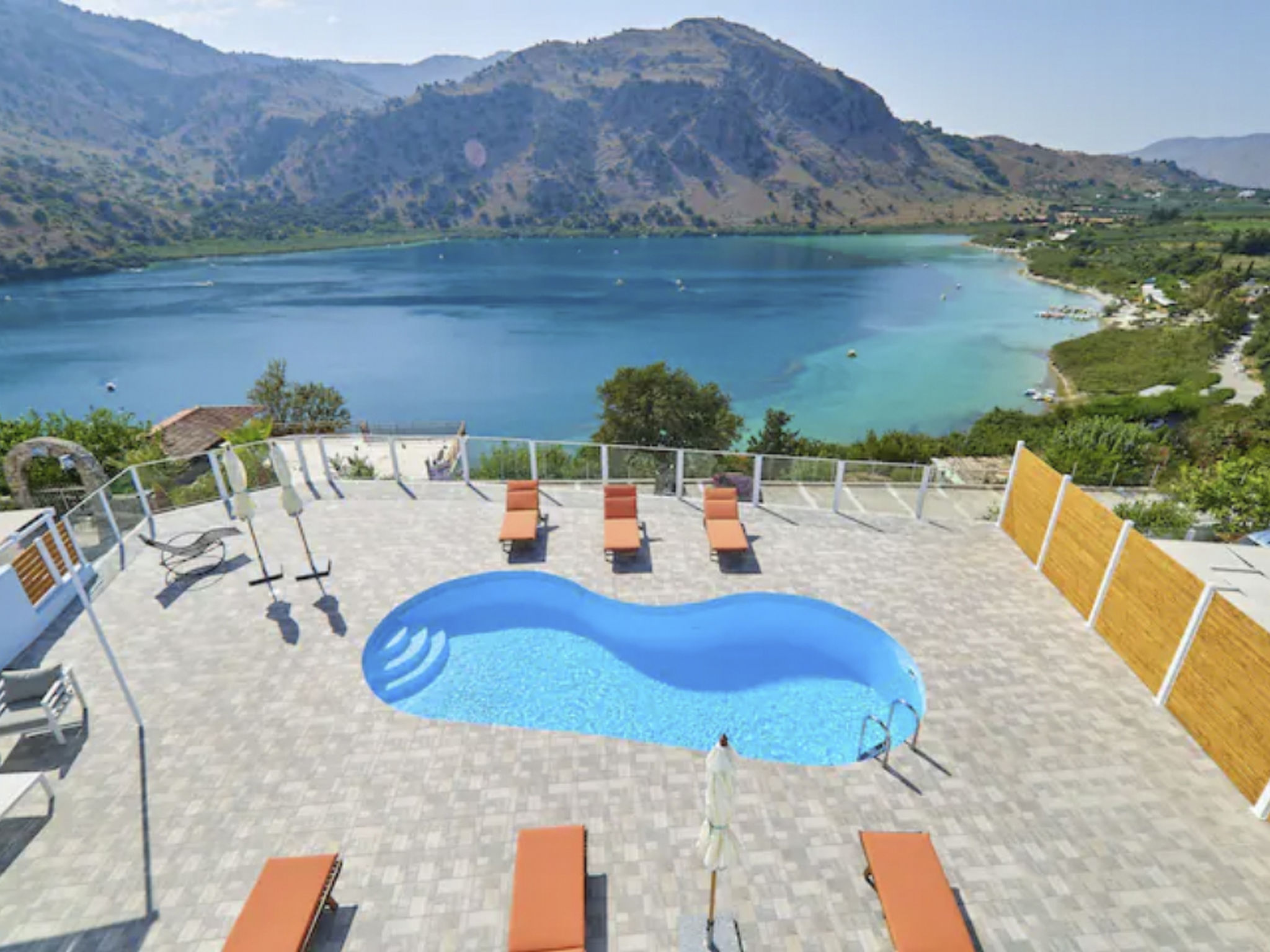 Beste familienfreundliche Villa in der Nähe des Kournas-Sees-Draußen