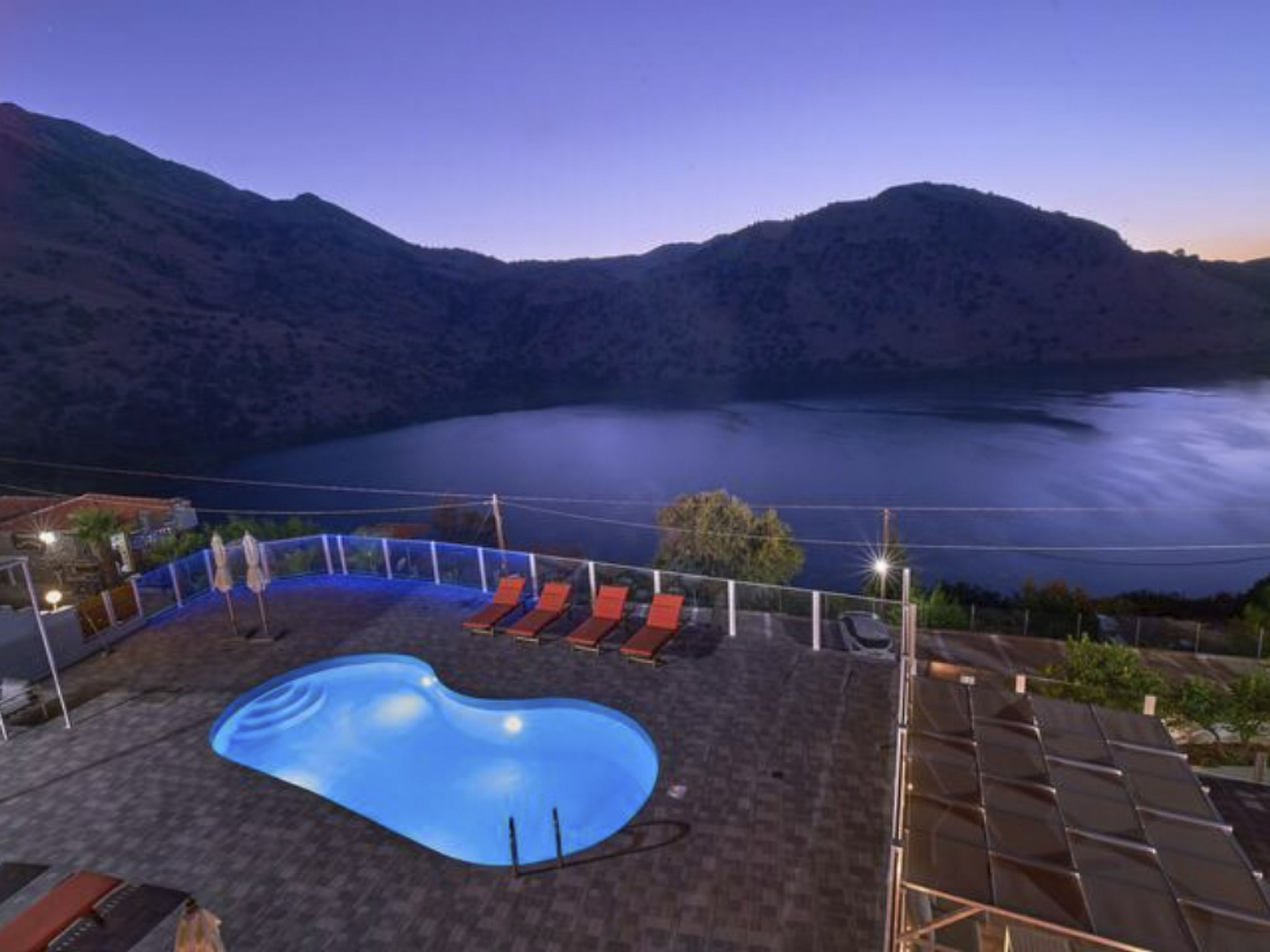 Beste familienfreundliche Villa in der Nähe des Kournas-Sees-Draußen