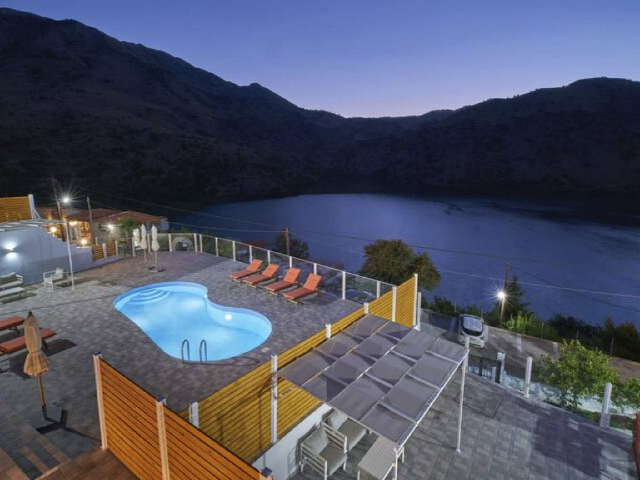 Beste familienfreundliche Villa in der Nähe des Kournas-Sees-Draußen