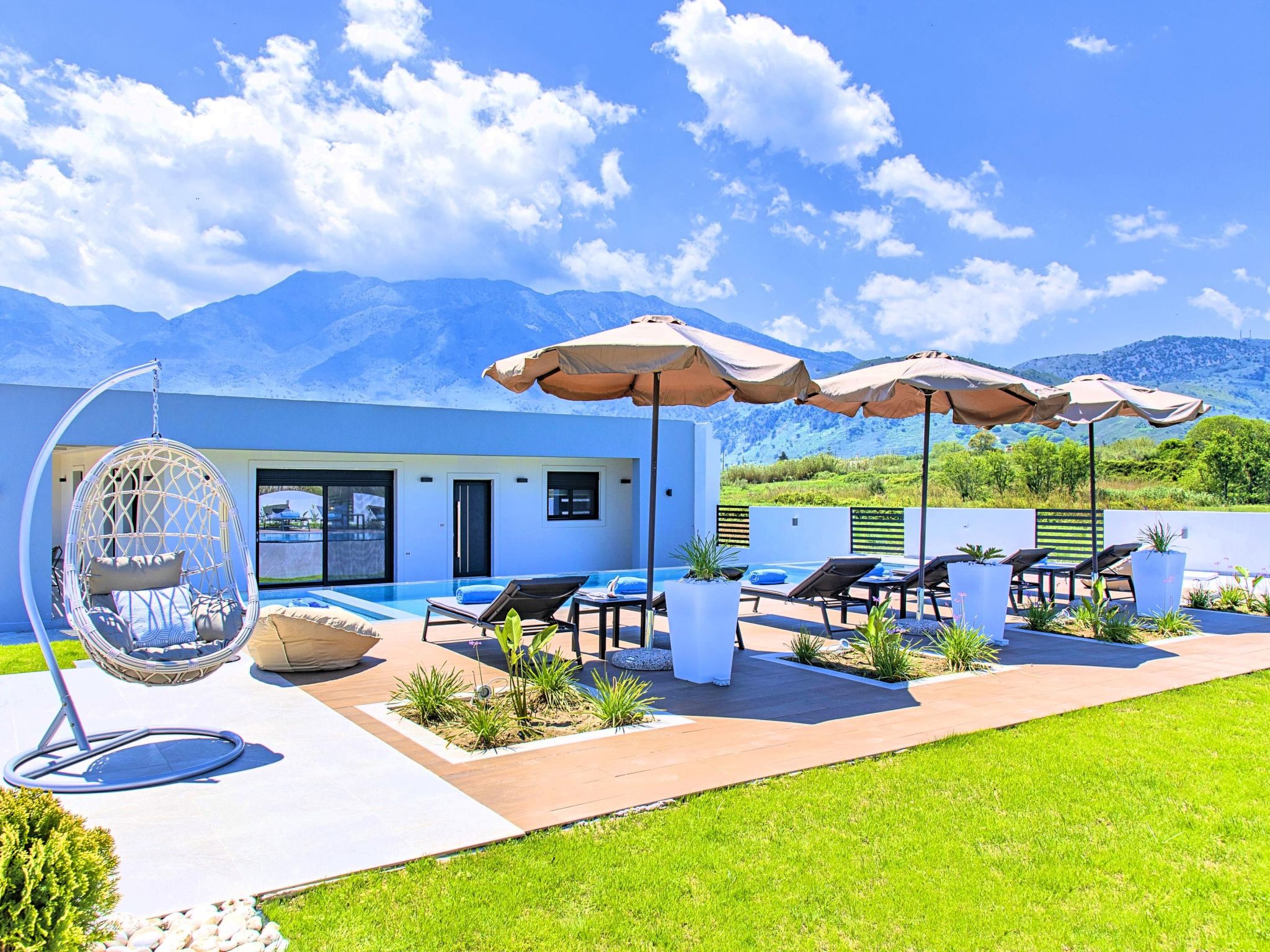 Haus in Georgioupoli mit Außenpool und atemberaubender Aussicht-Image-tags.info